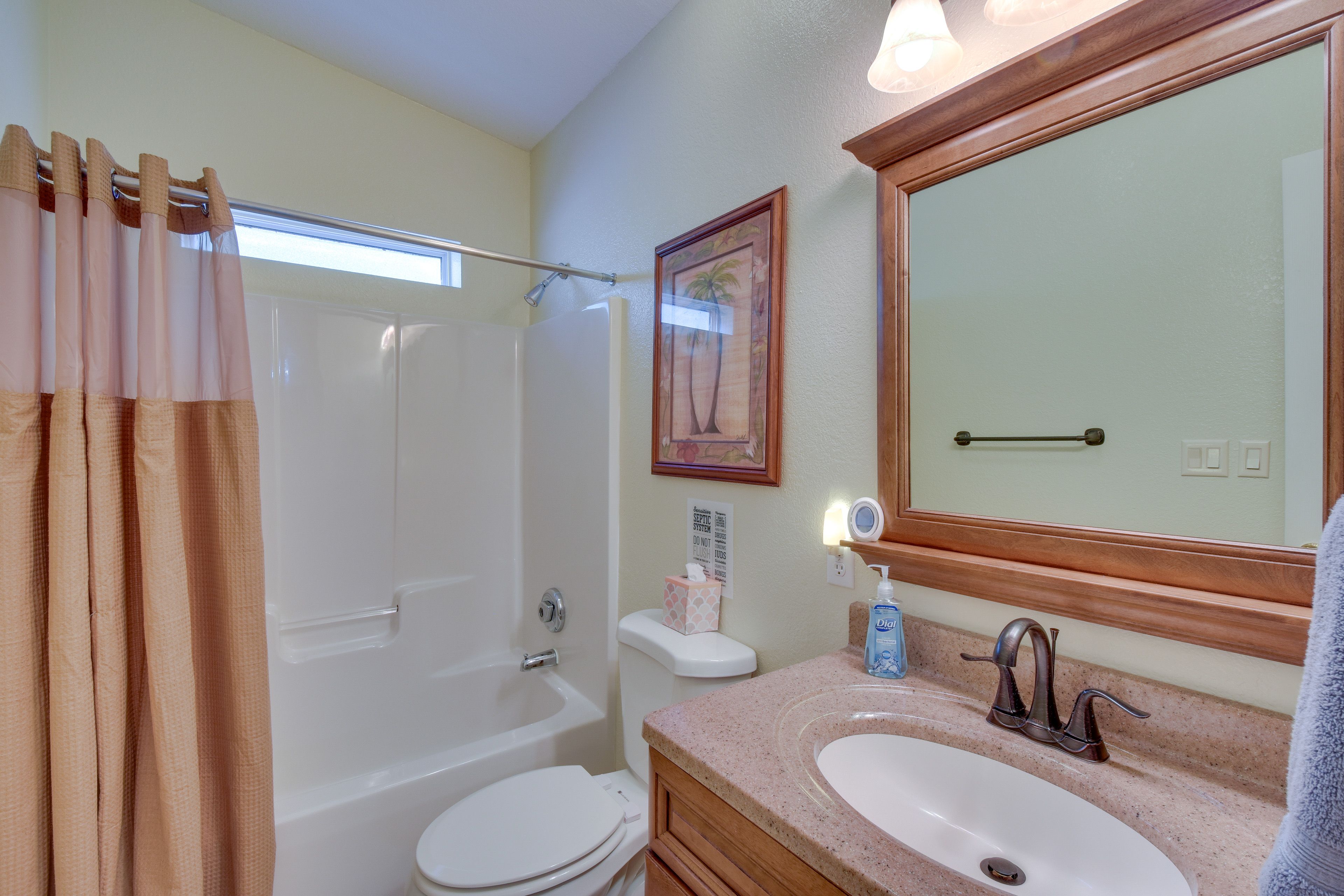 Full Bathroom | Hair Dryer | Towels Provided