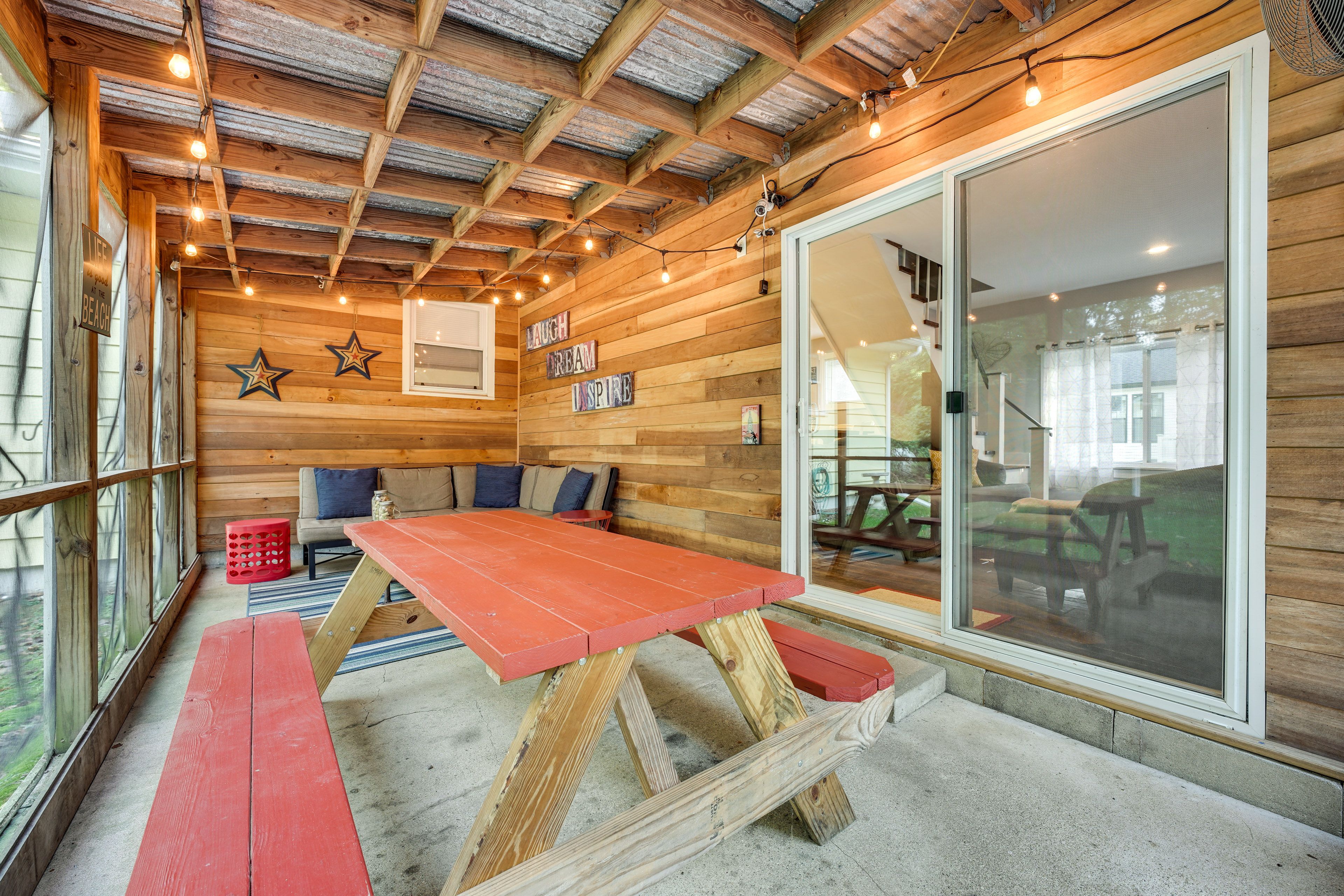 Screened-In Porch