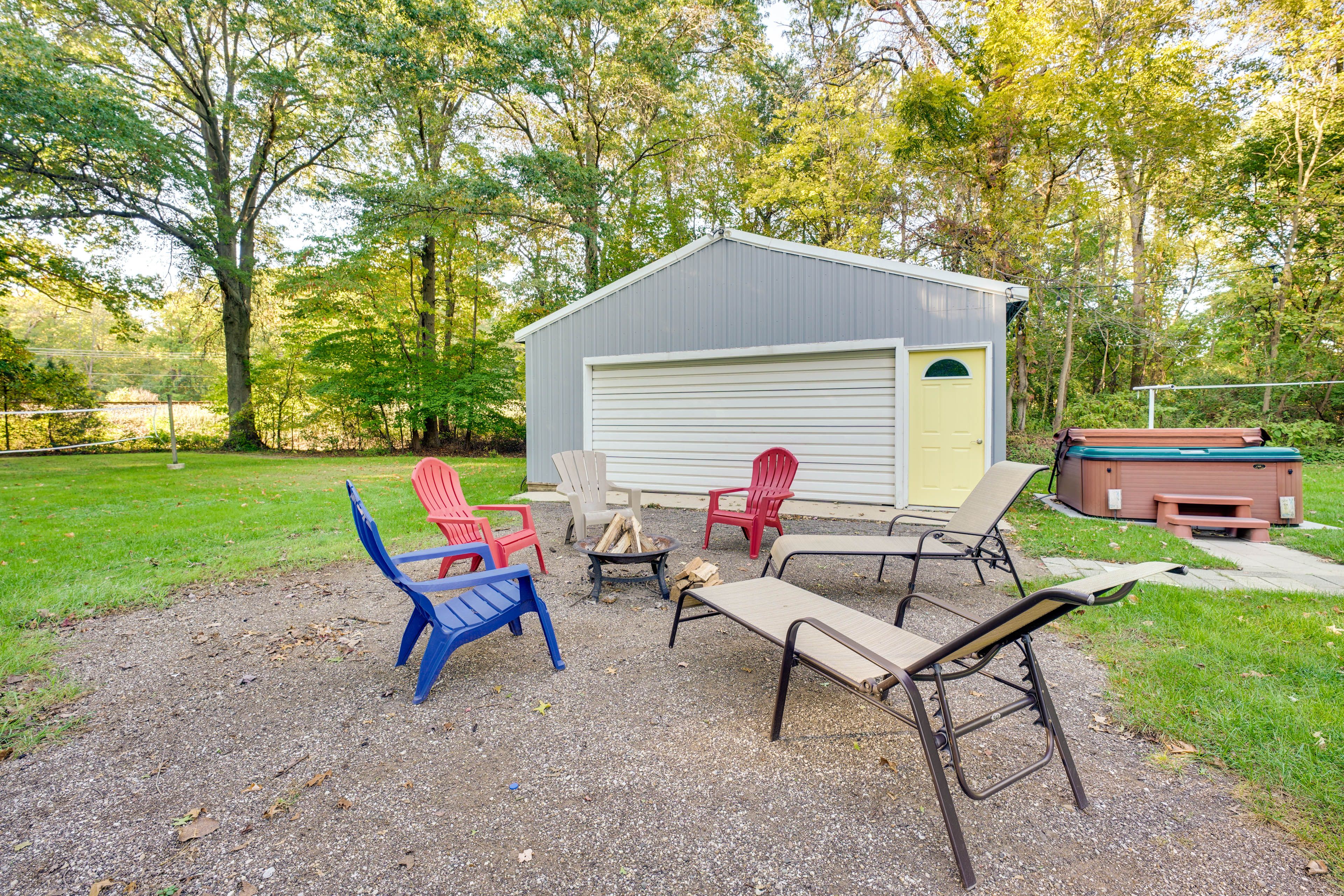 Property Exterior | Fire Pit | Volleyball Net