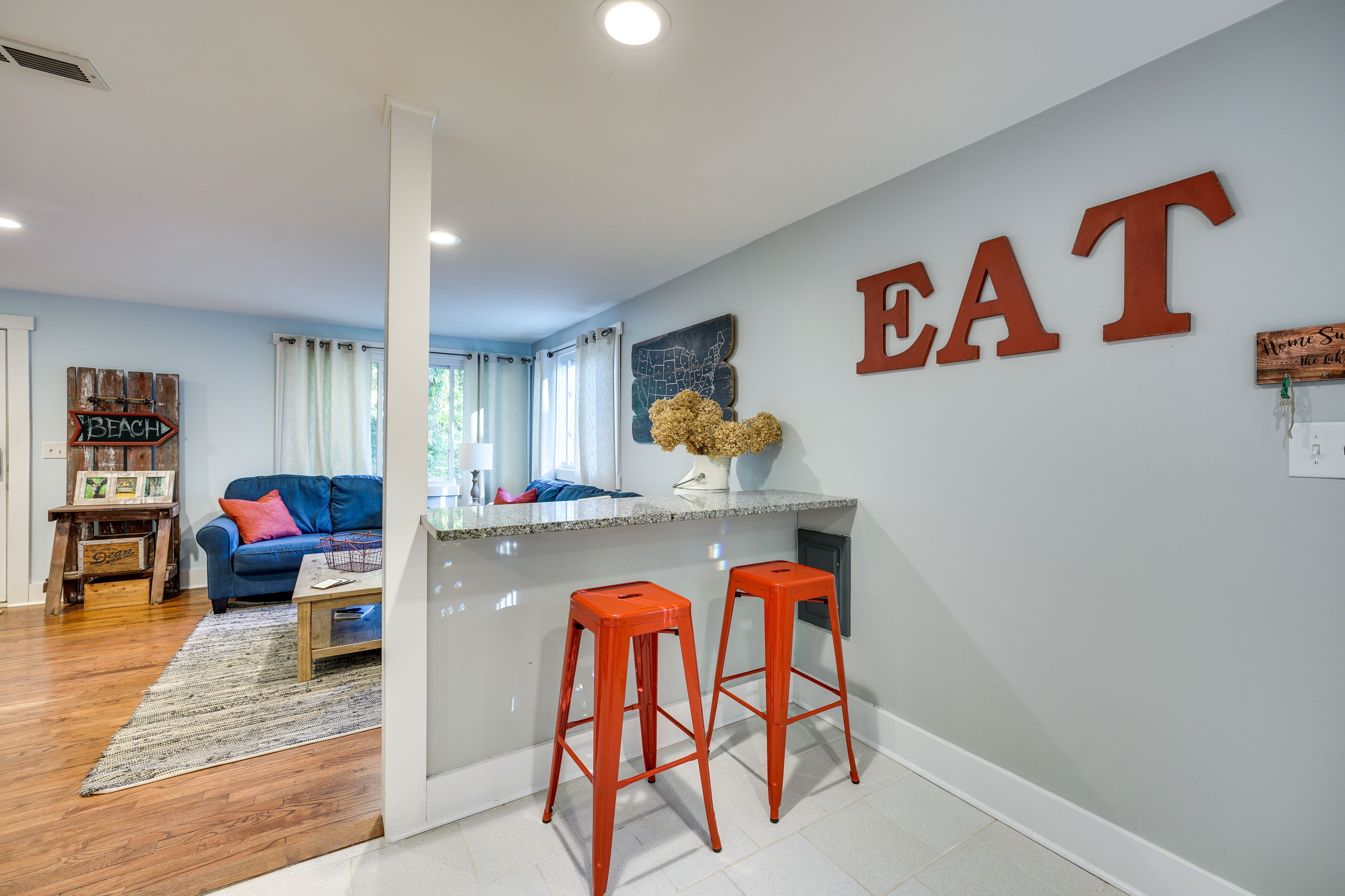 Kitchen Area | Countertop Seating for 2