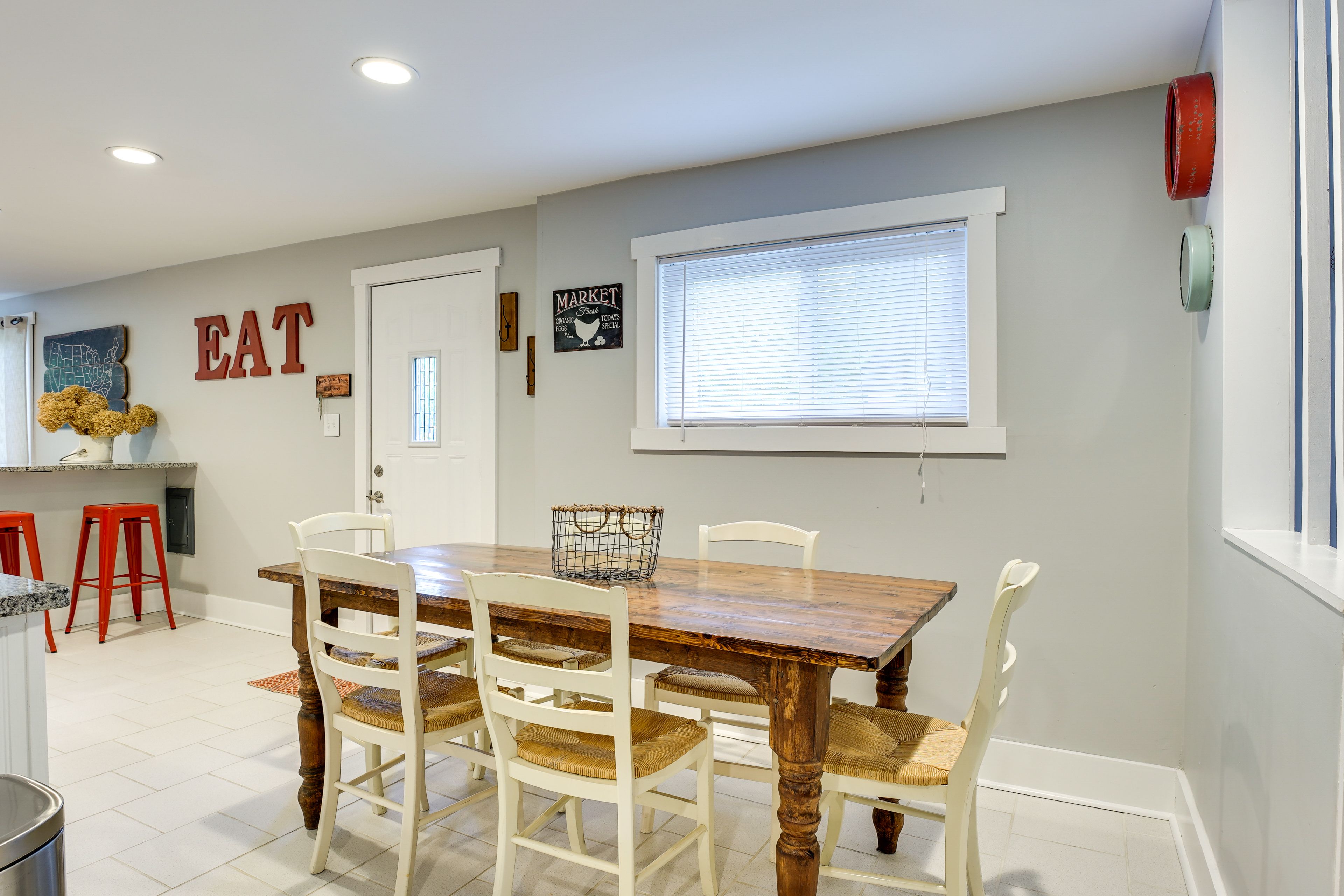 Dining Area | Seating for 6
