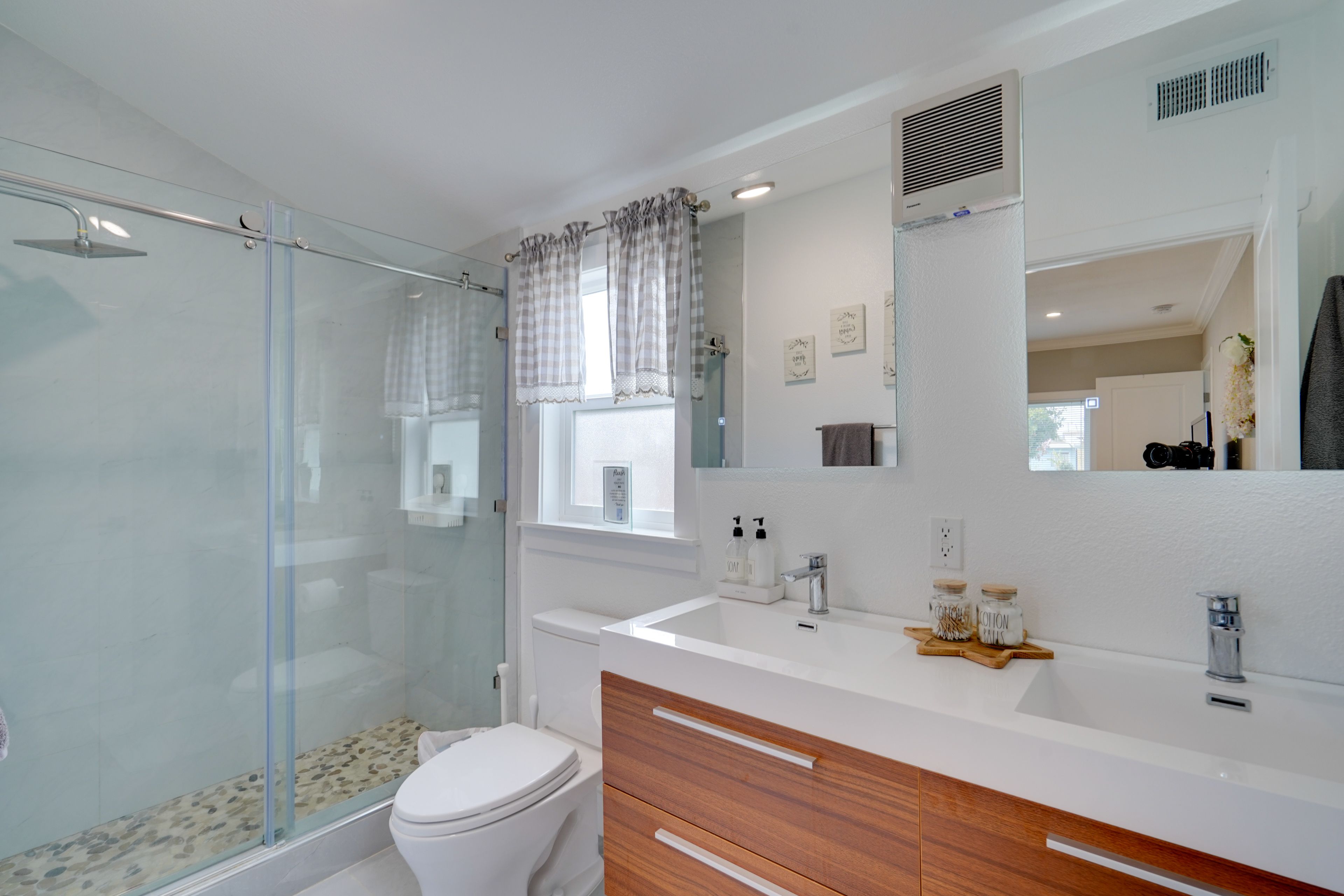 En-Suite Bathroom | Hair Dryer | Linens & Towels | Complimentary Toiletries