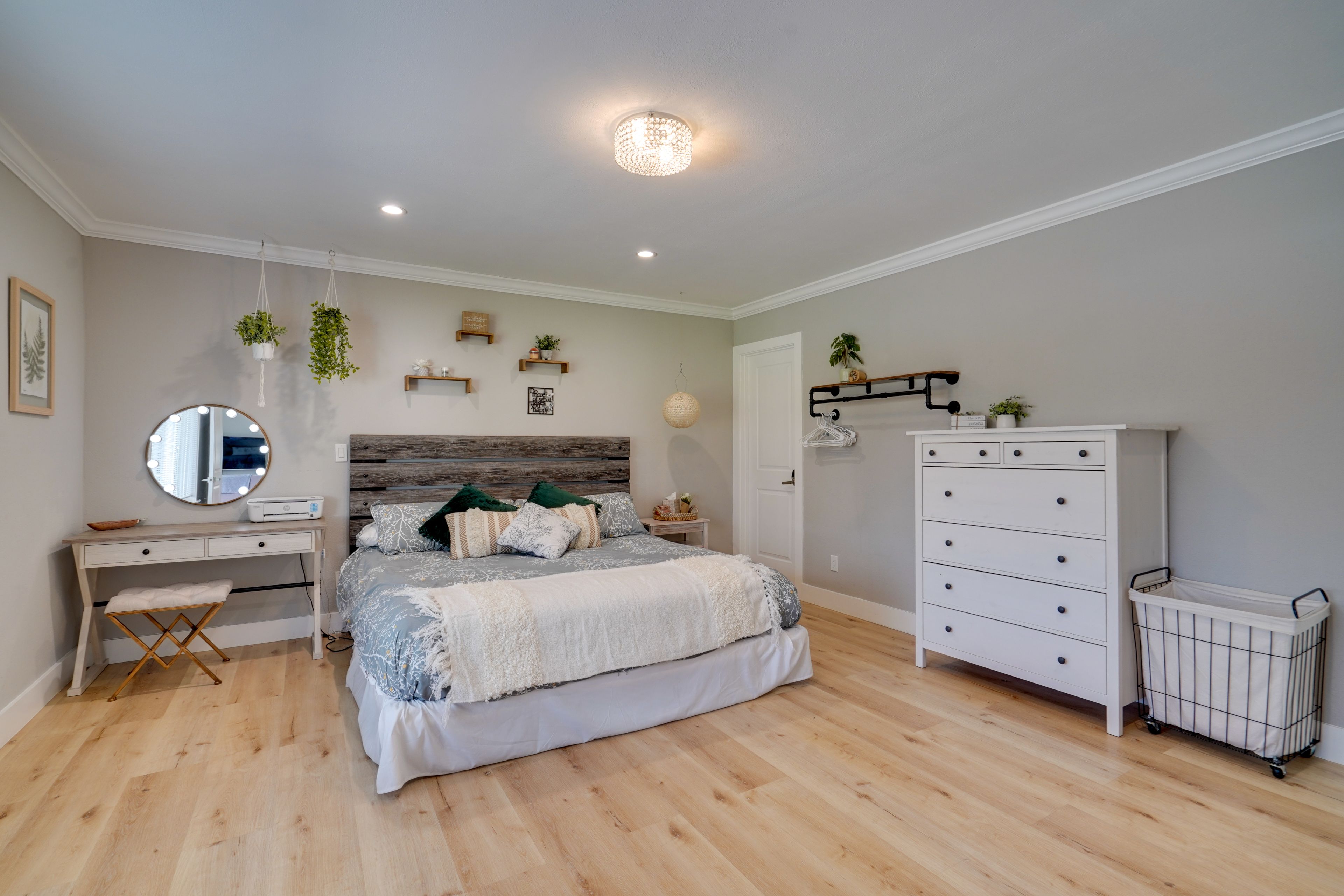 Bedroom 1 | King Bed | Smart TV w/ Cable | En-Suite Bathroom