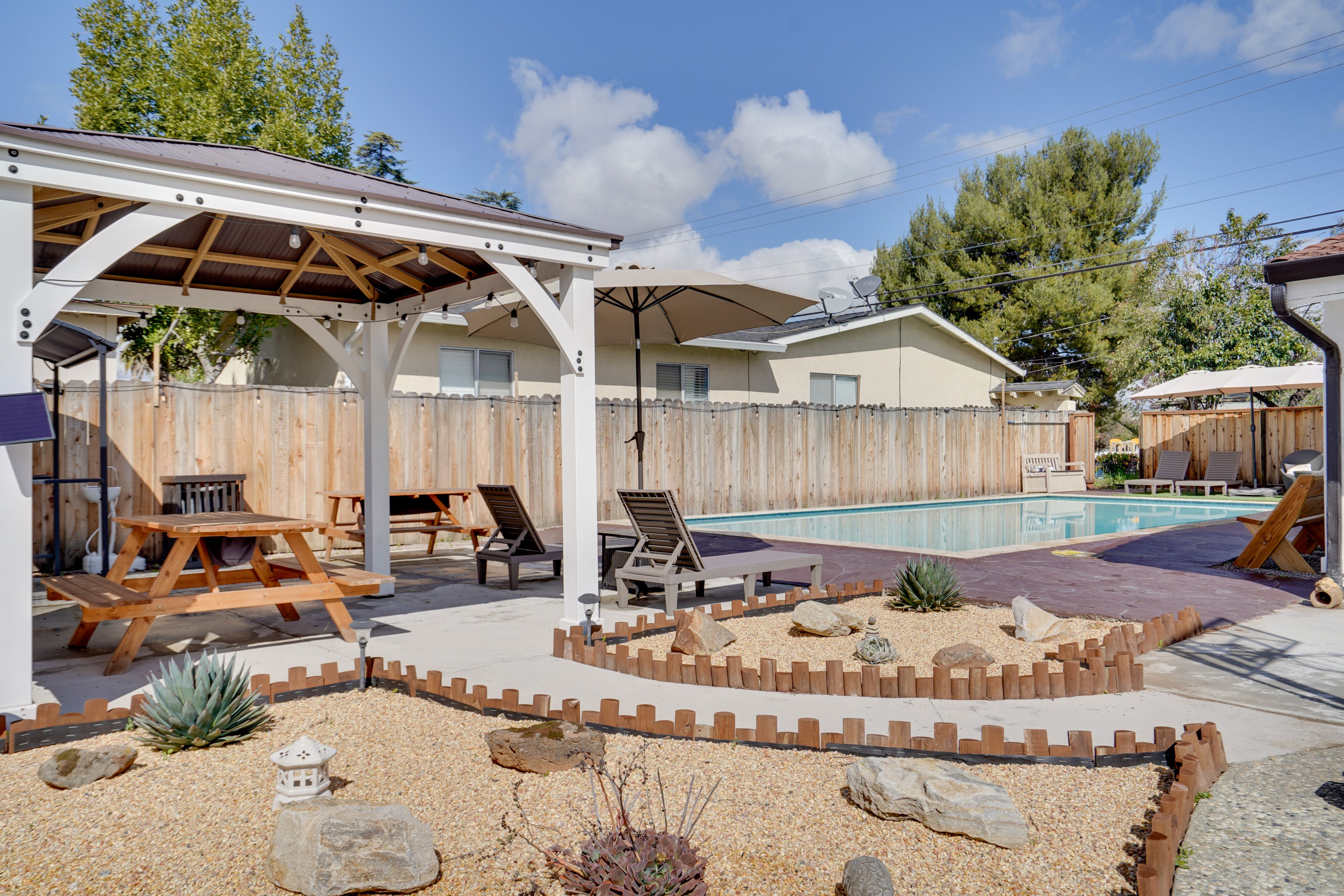 Yard | Gazebo w/ Picnic Table | Gas Grill | Fire Pit | Hammocks