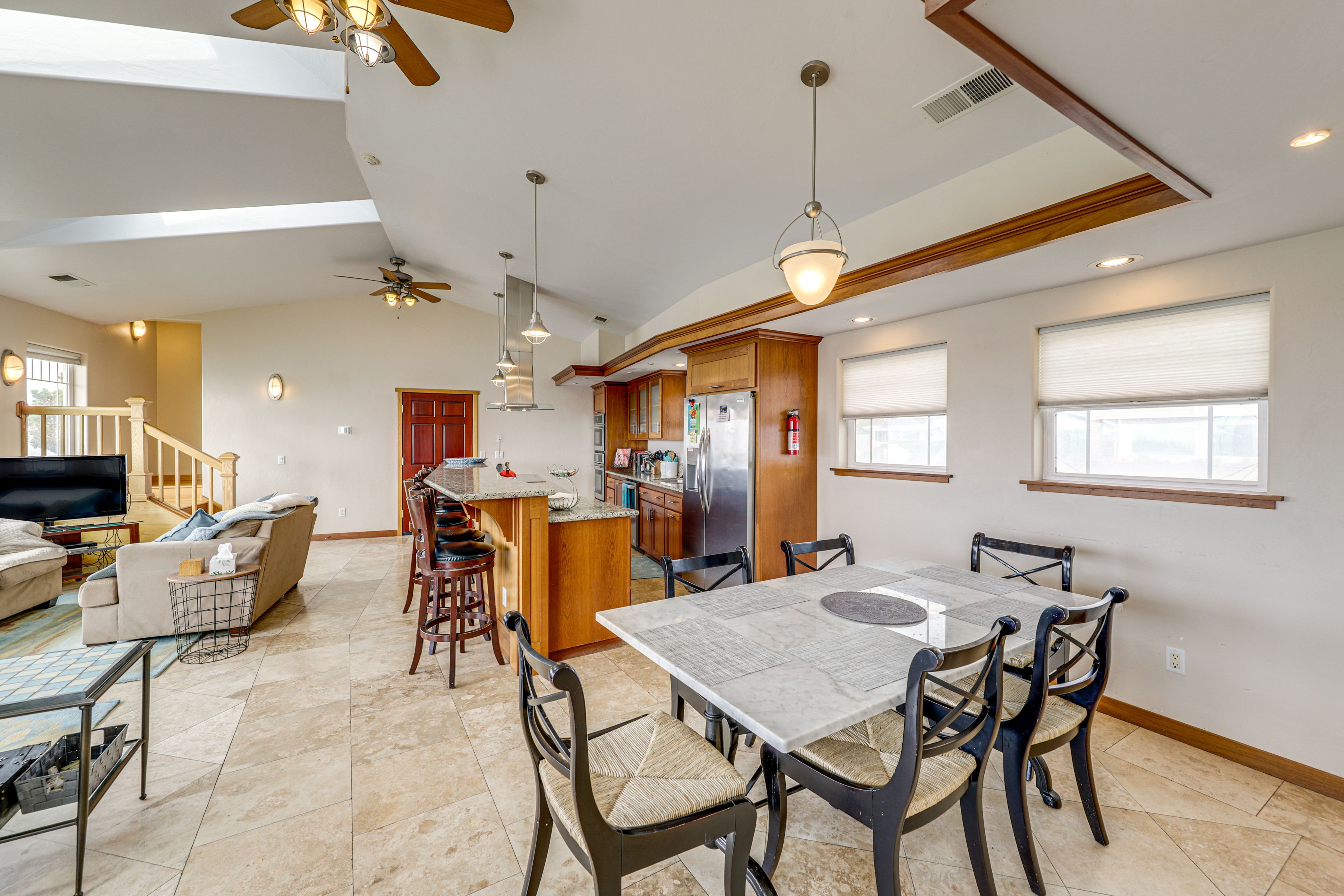 Dining Room | Dishware/Flatware Provided | Breakfast Bar