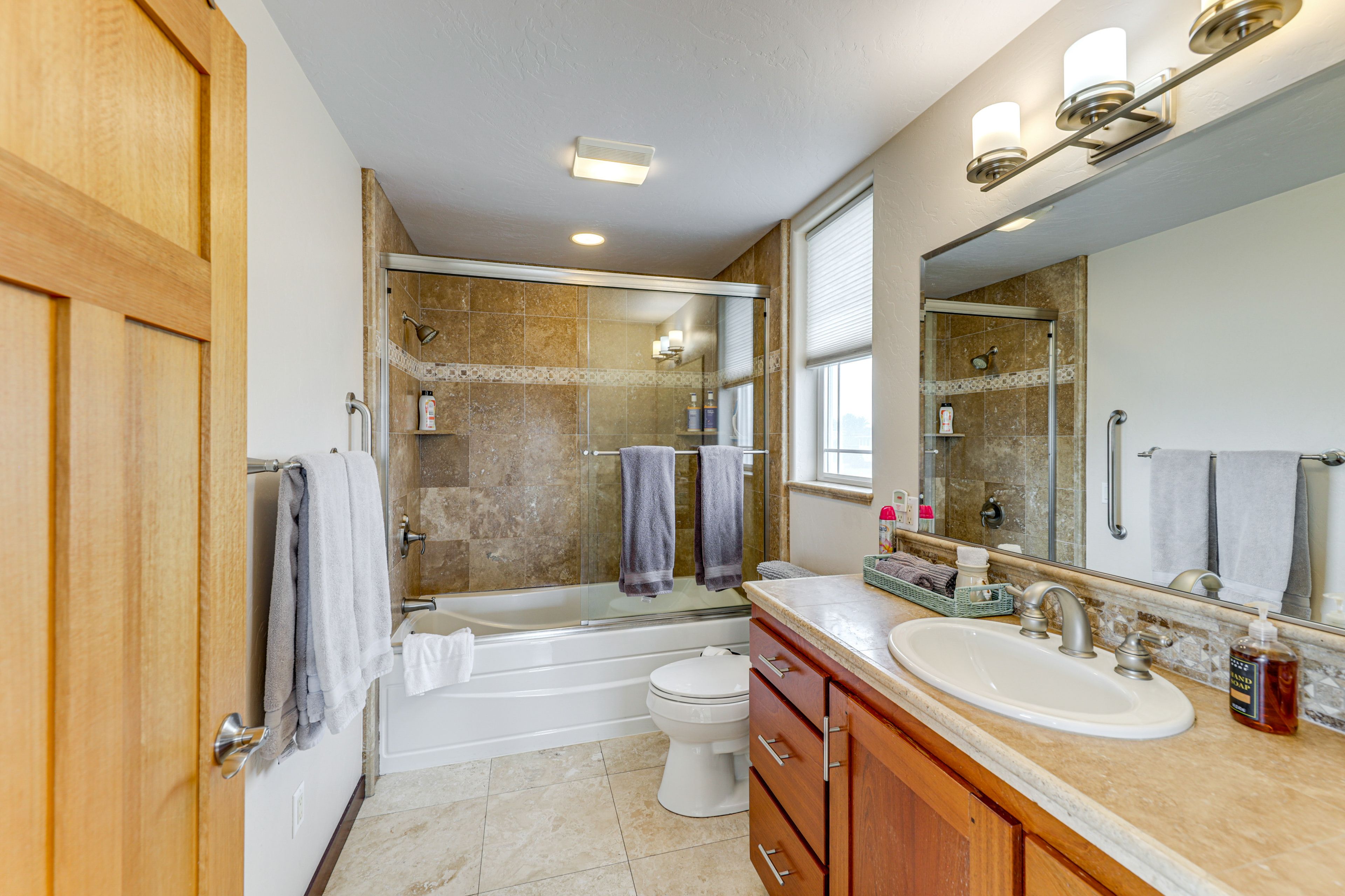 En-Suite Bathroom | Towels Provided | Complimentary Toiletries | Hair Dryer