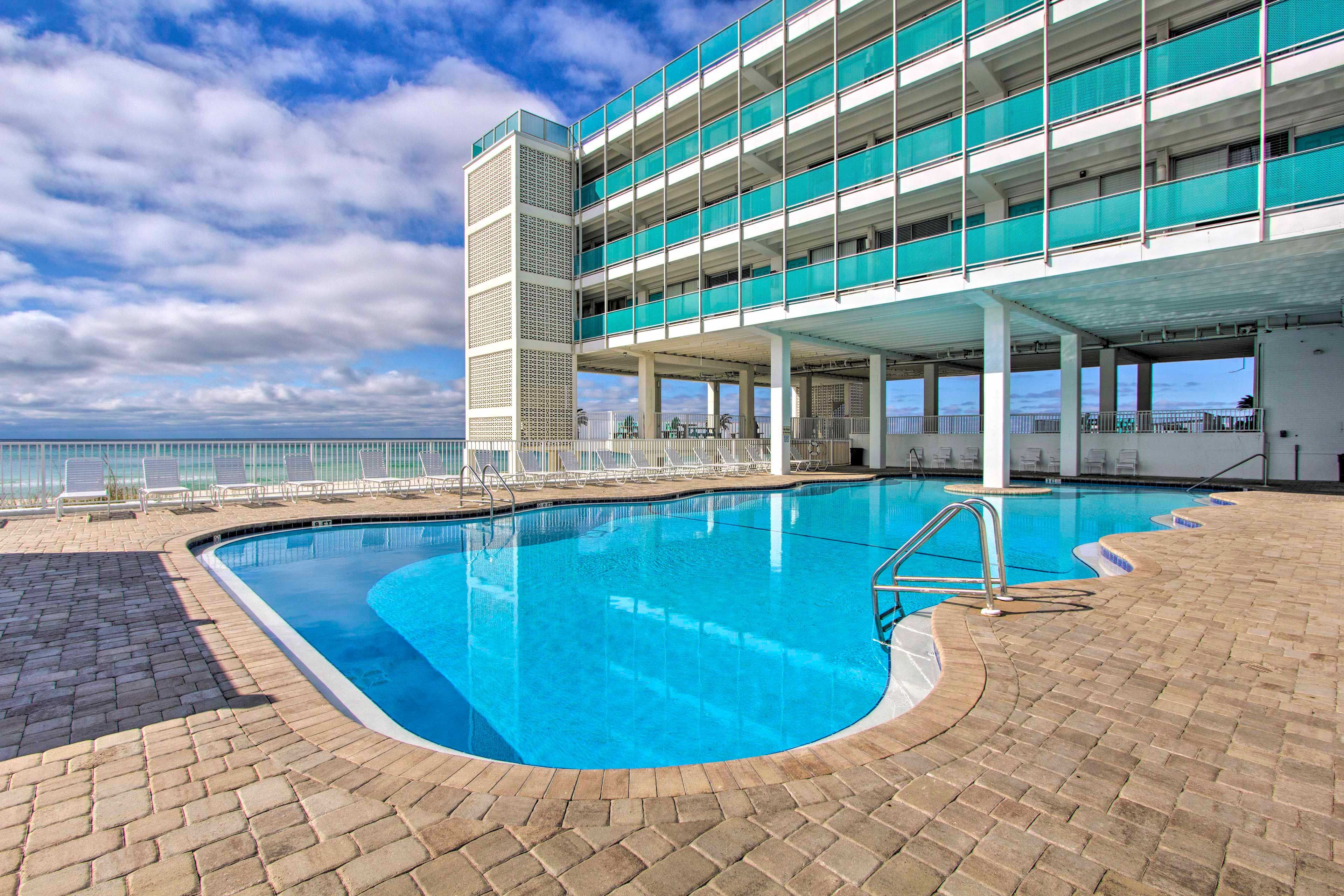 Community Pool | Depth (3' - 9')