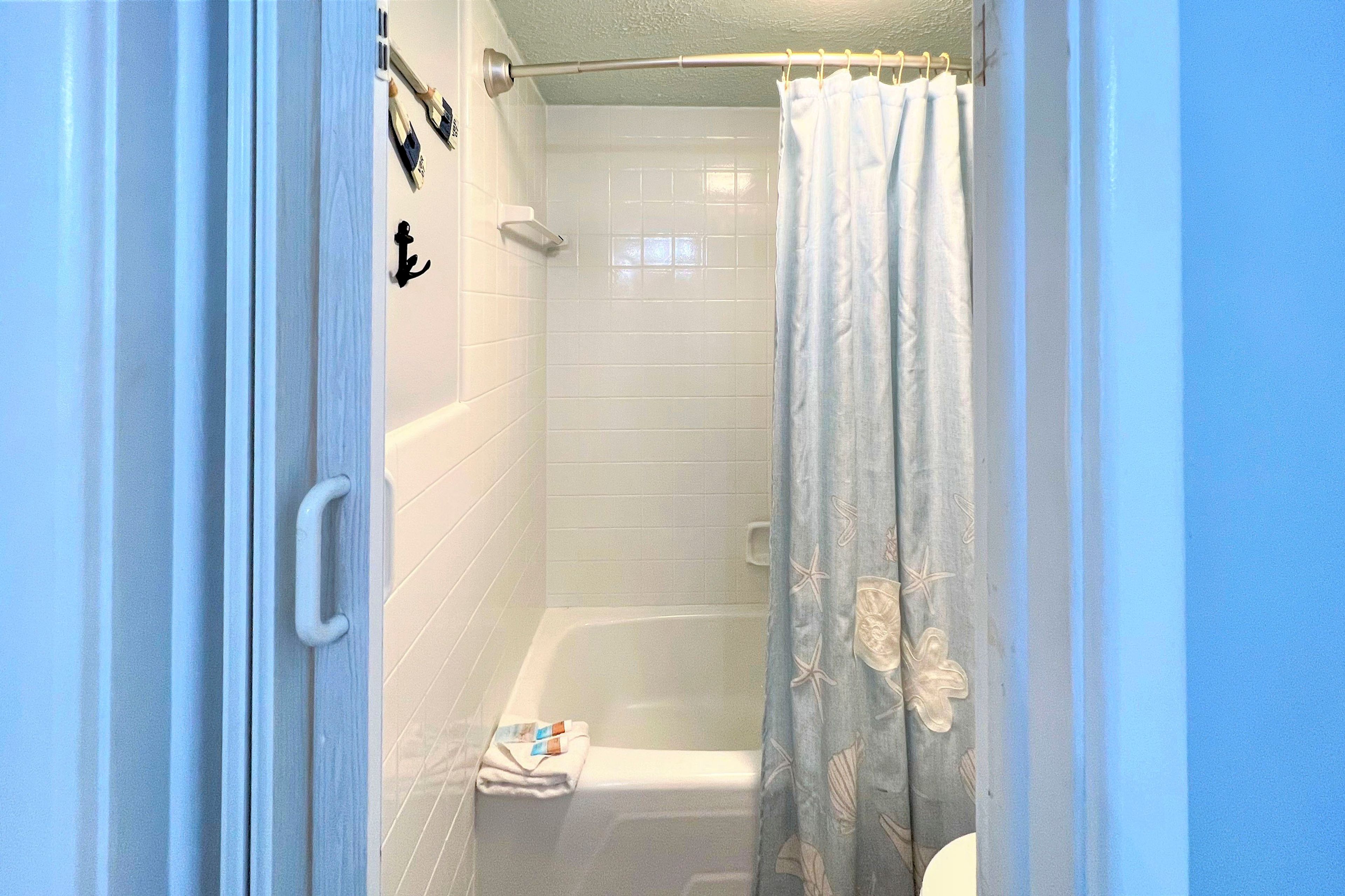 Full Bathroom | Hair Dryer Available