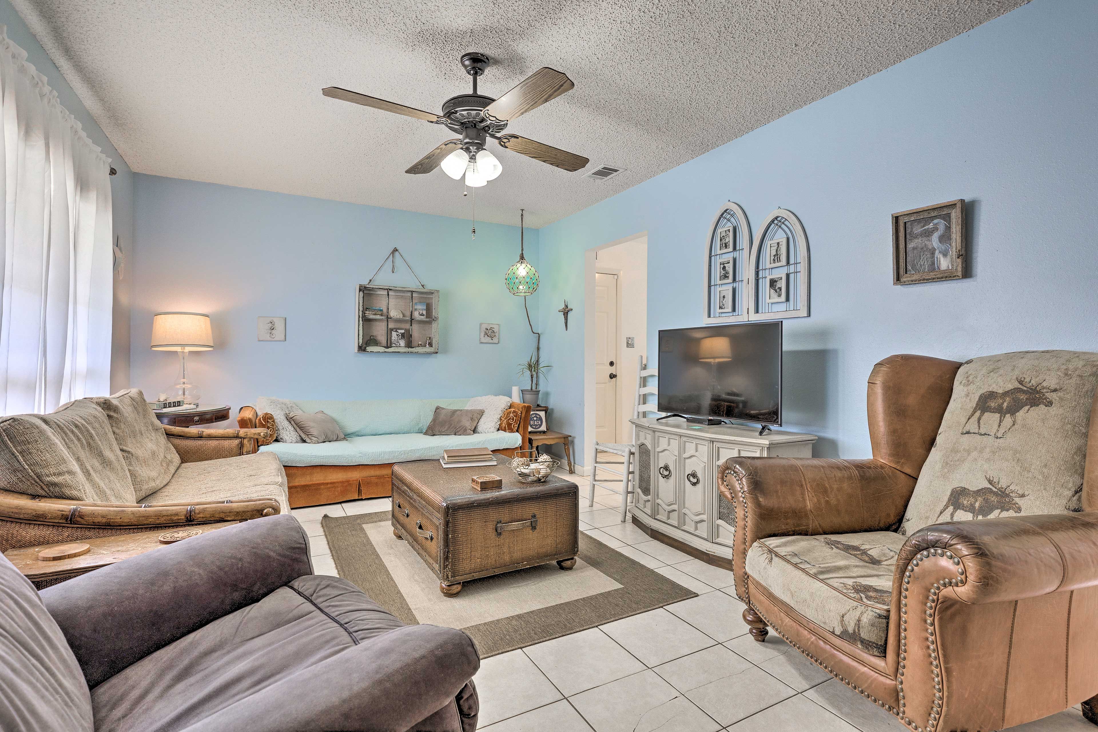 Living Room | Smart TV | Sleeper Sofa