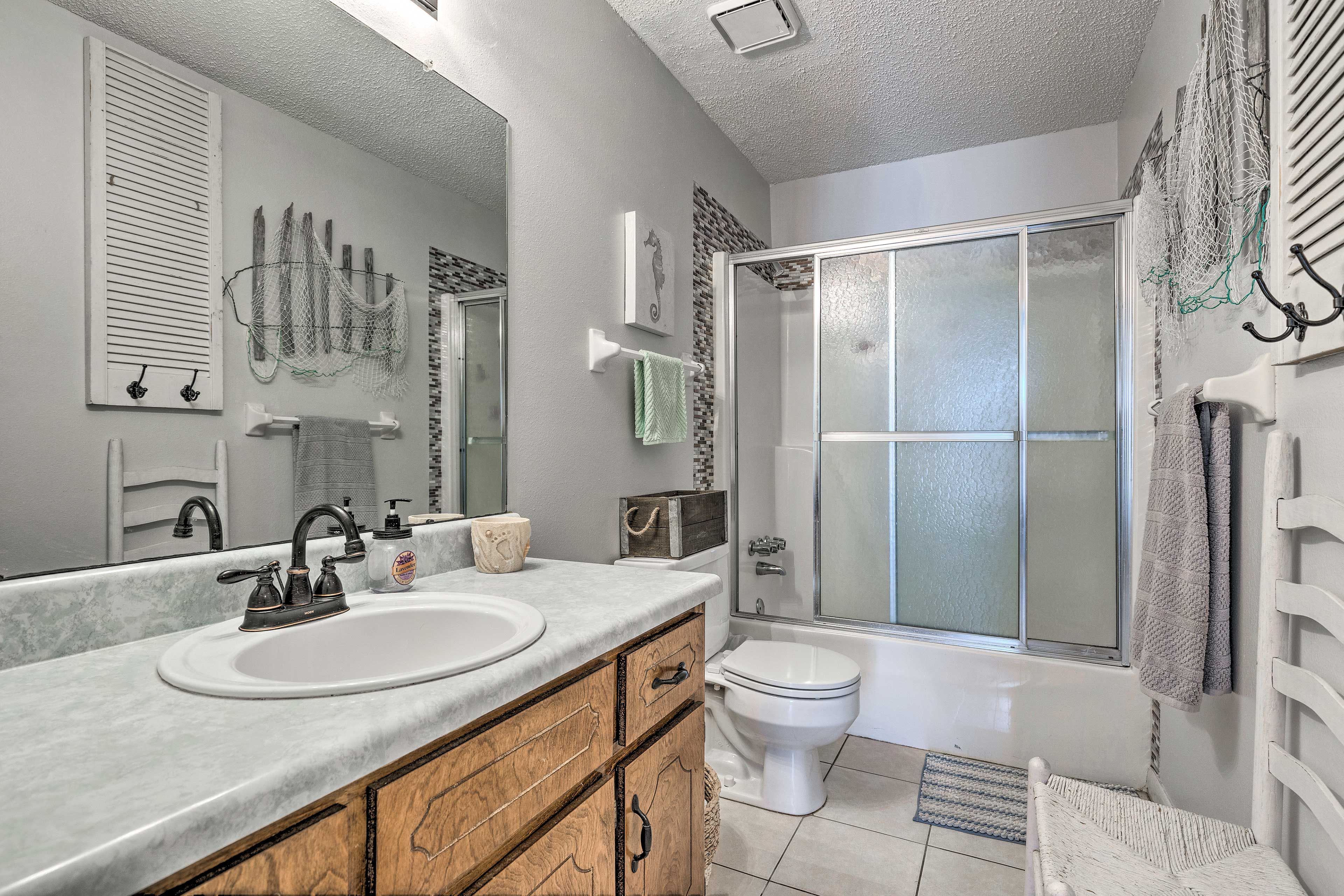 Full Bathroom | Linens & Towels Provided