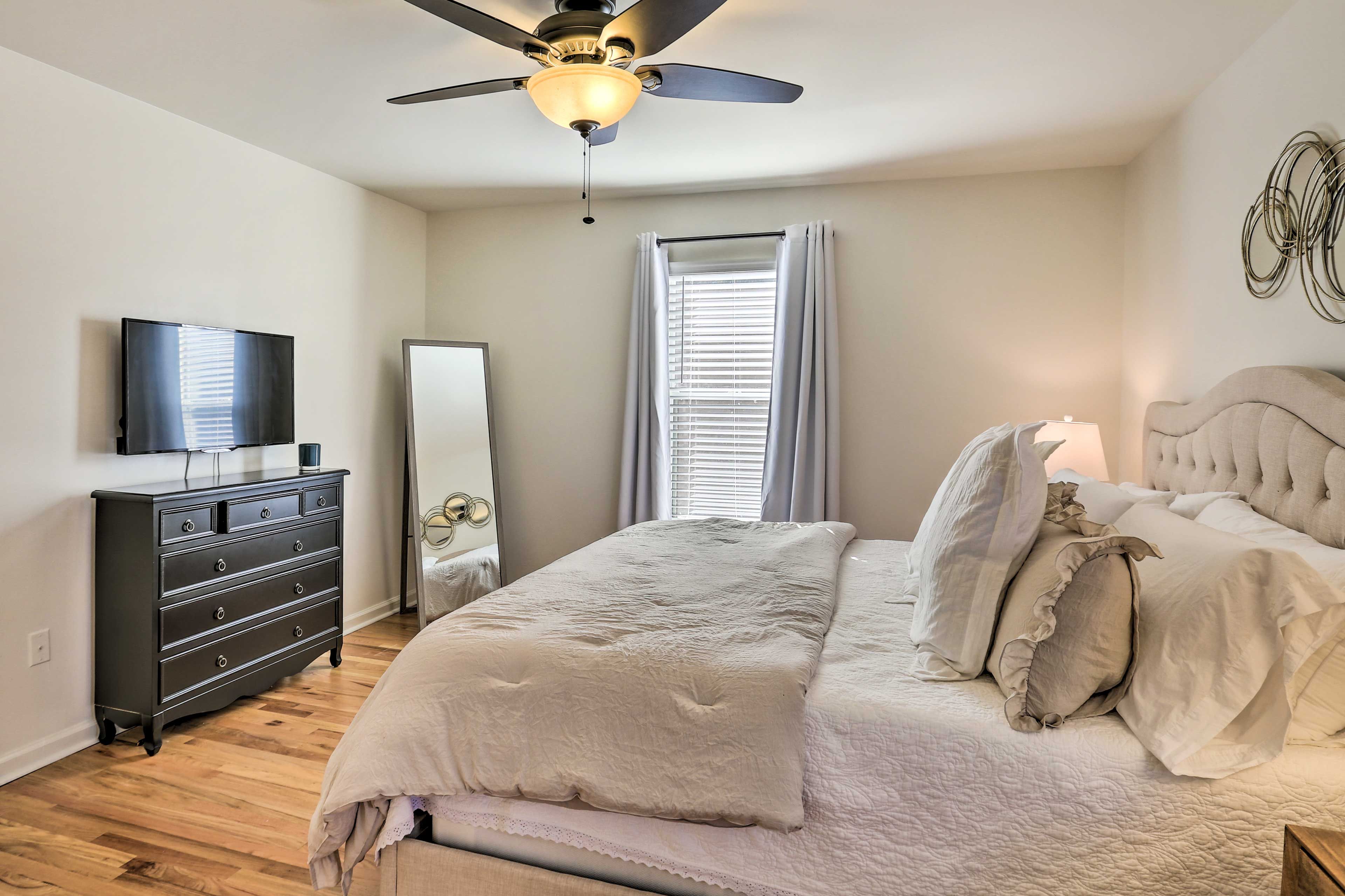 Bedroom 1 | Linens & Towels Provided | Smart TV