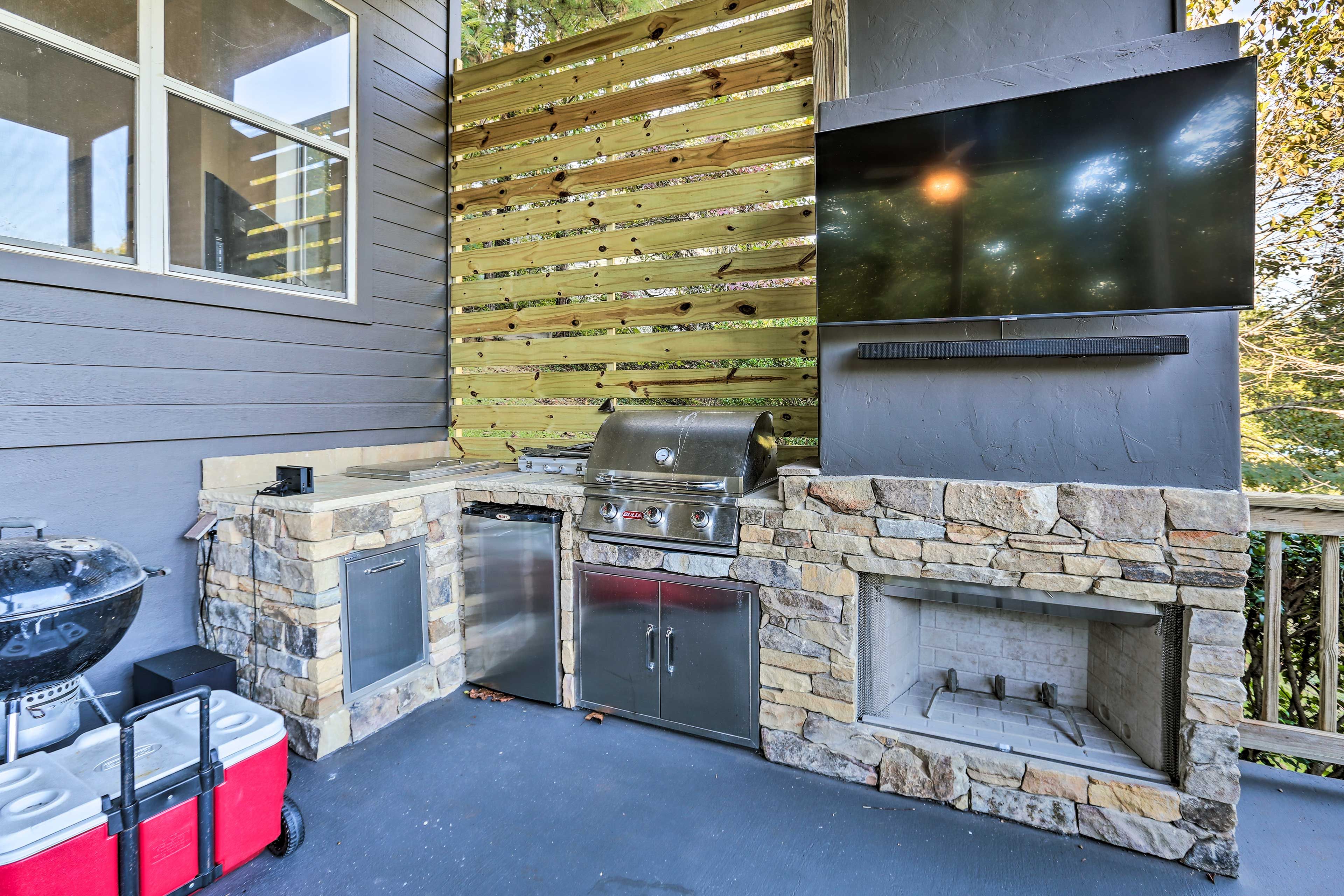 Private Deck | Smart TV | Gas Grill
