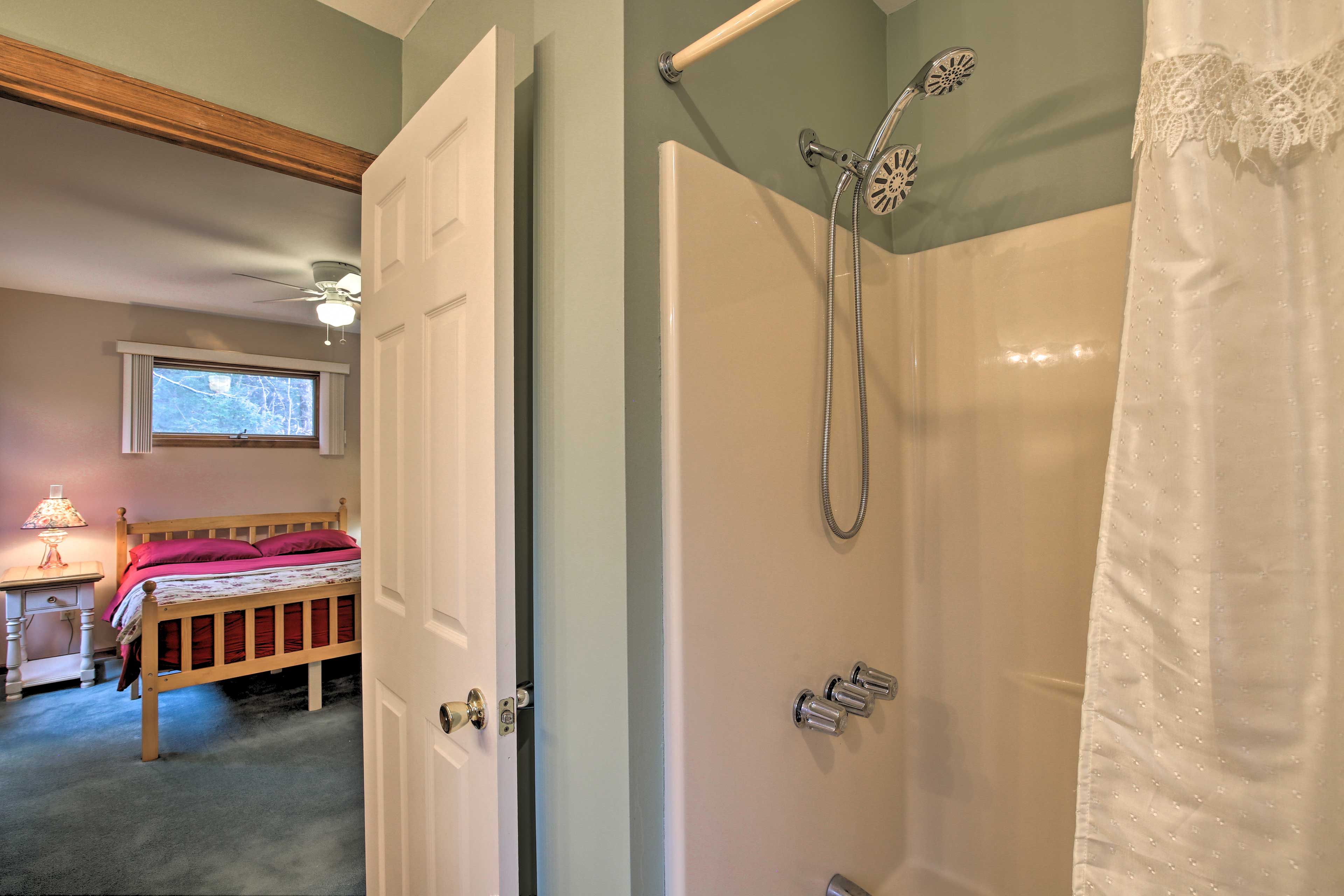Full Bathroom | Access via Bedroom 1