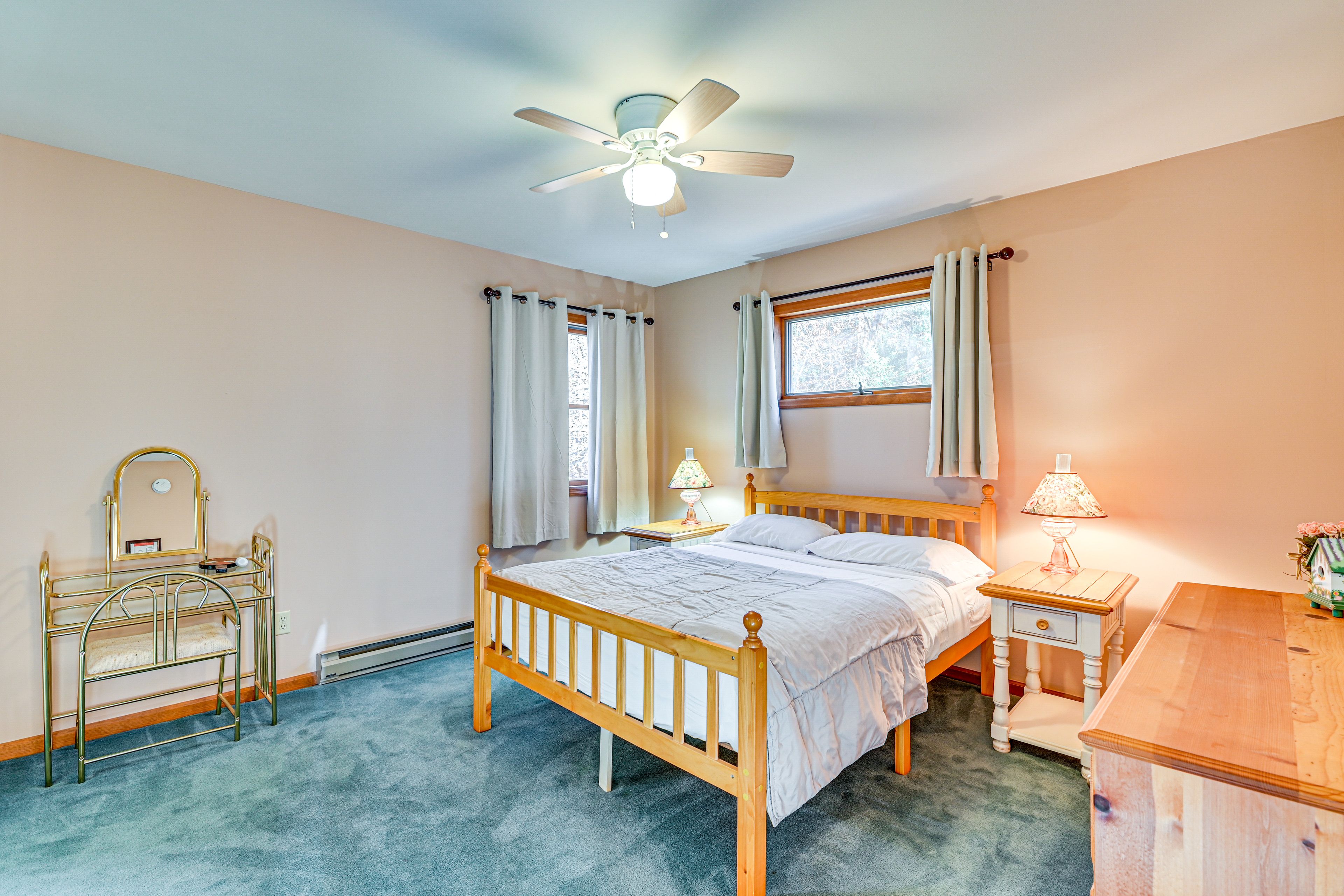 Bedroom 1 | Queen Bed | En-Suite Bathroom