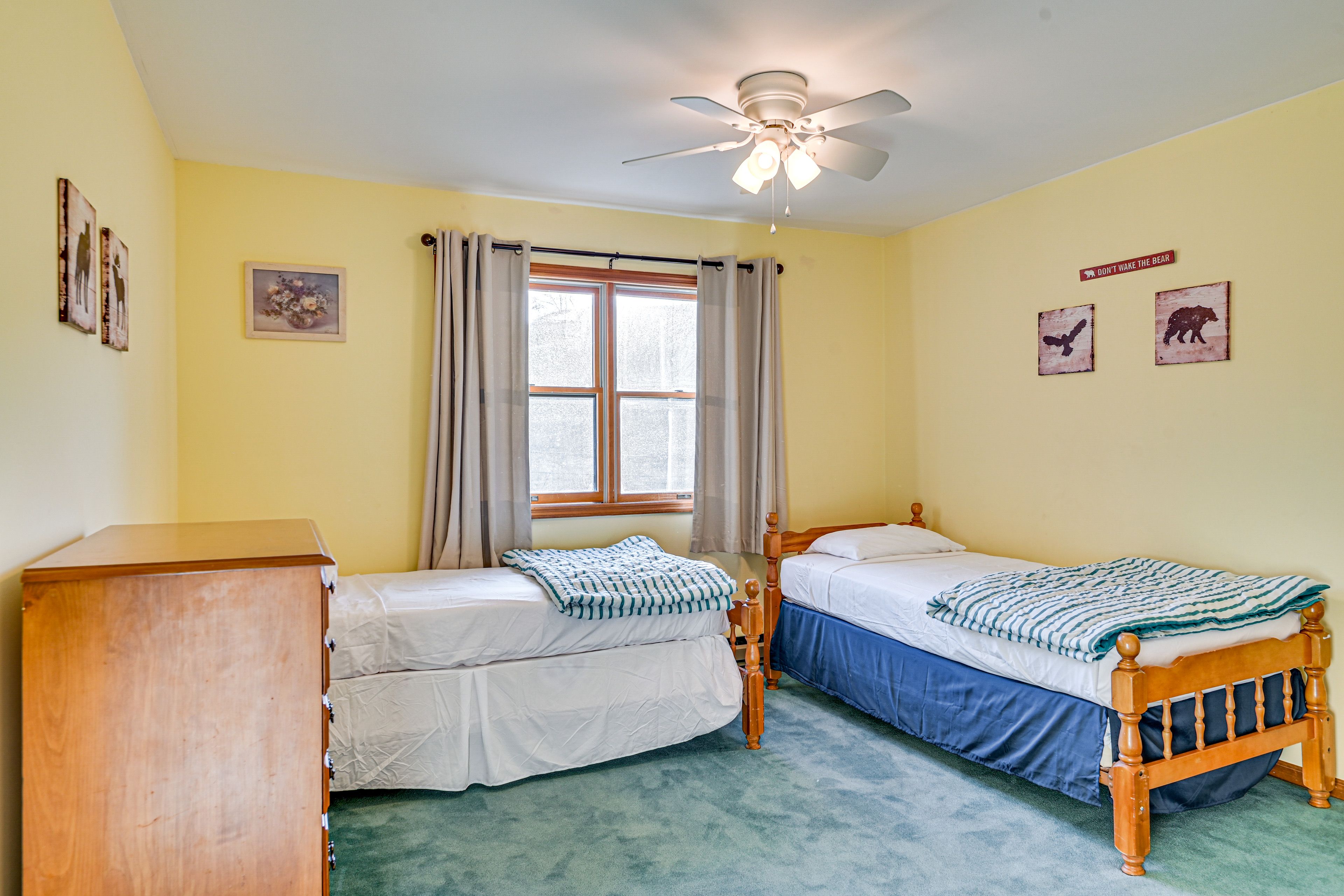 Bedroom 2 | 2 Twin Beds