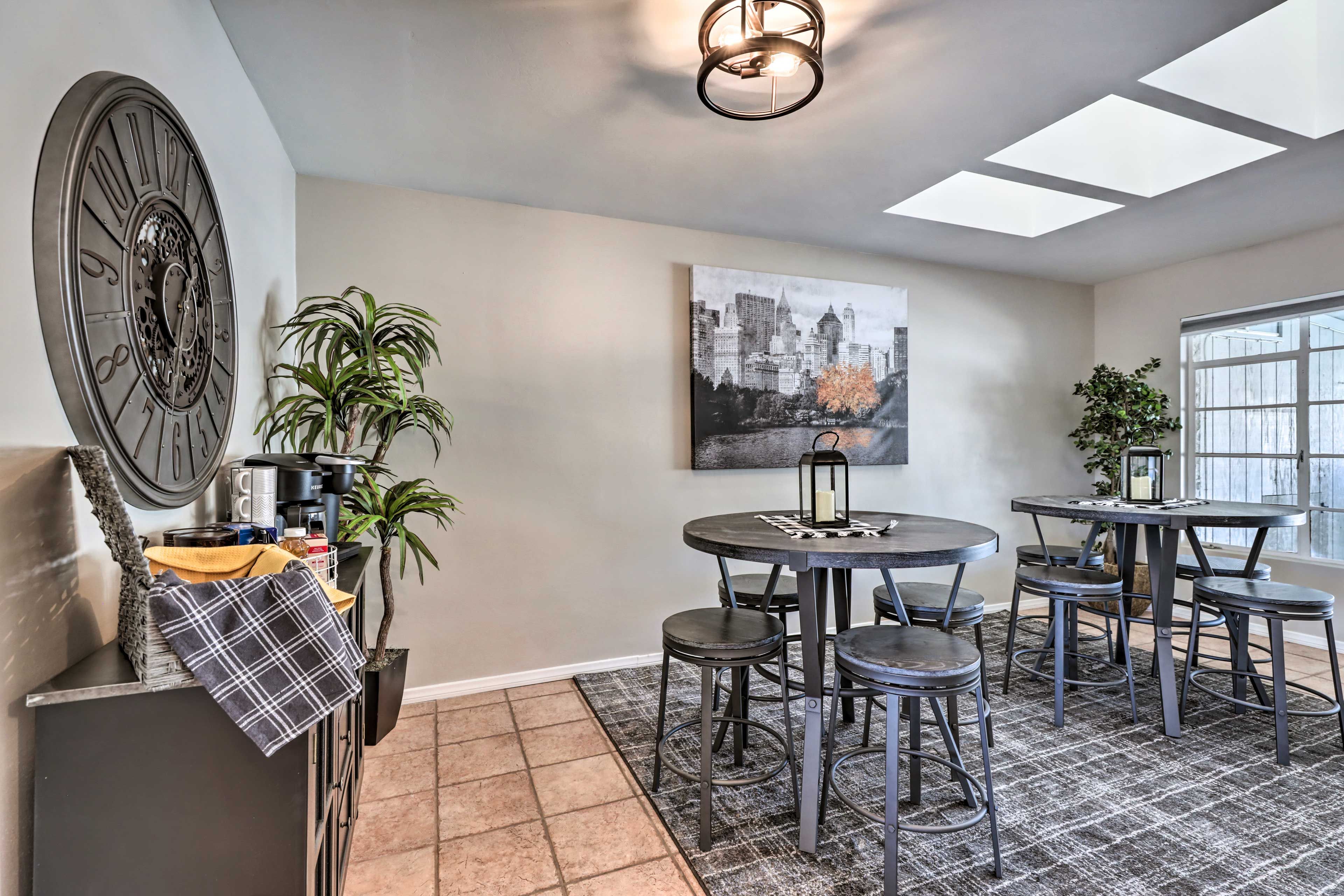 Dining Area | Dishware/Flatware Provided