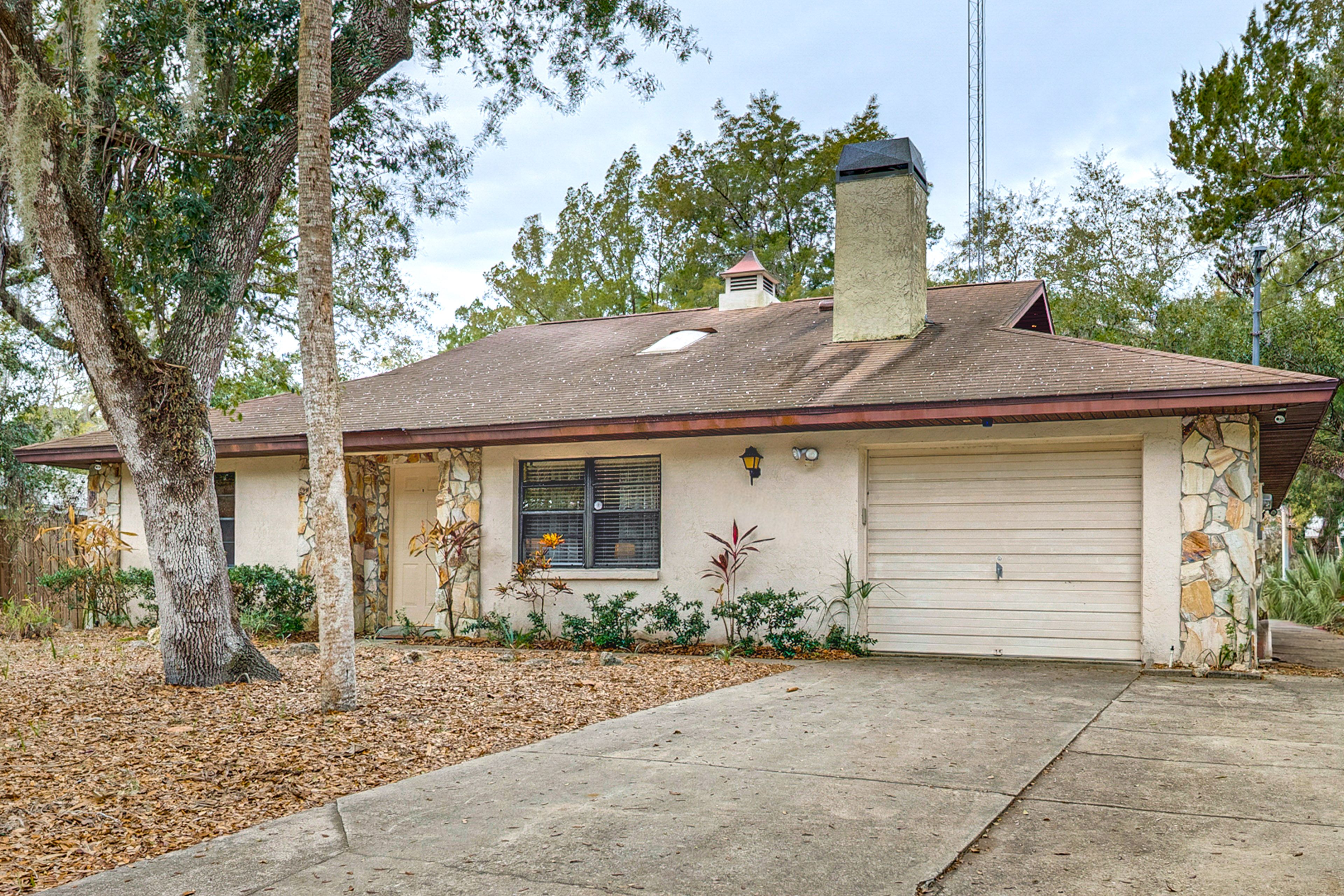 Driveway Parking | 4 Vehicles | RV Parking Allowed On-Site