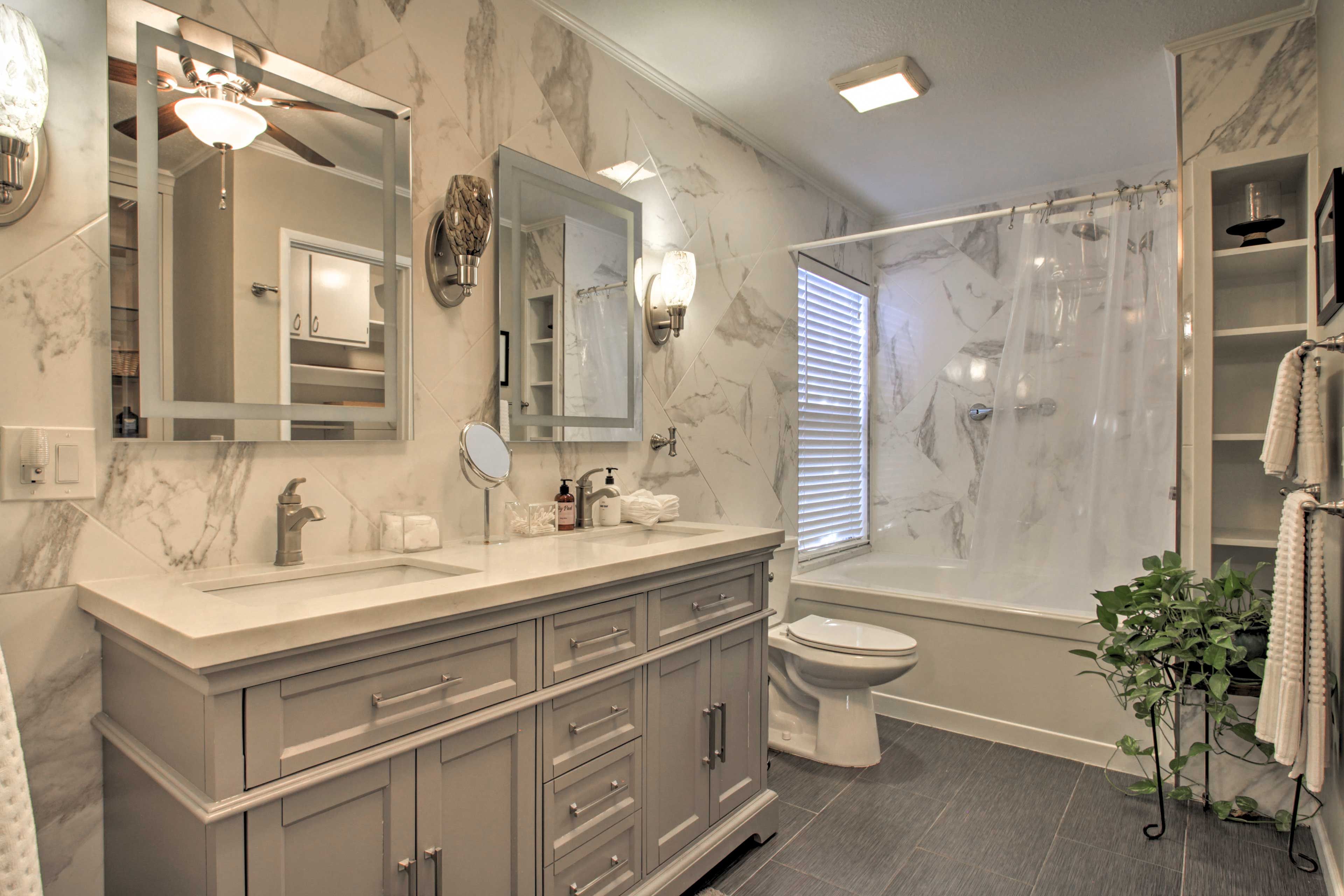 Full Bathroom | Access via Bedroom 1 | Towels Provided | Hair Dryer
