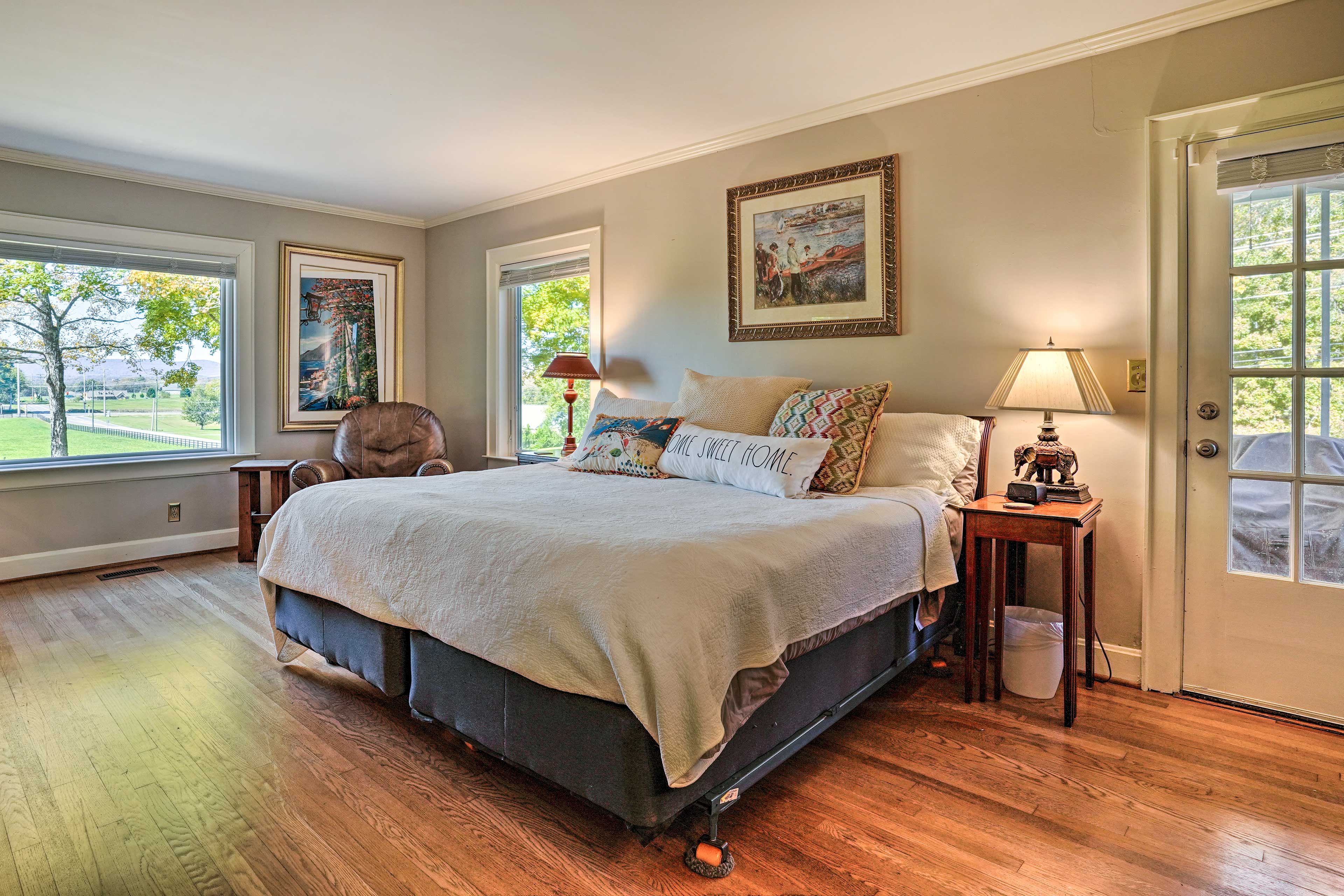 Bedroom 1 | King Bed | Linens Provided | Main Floor