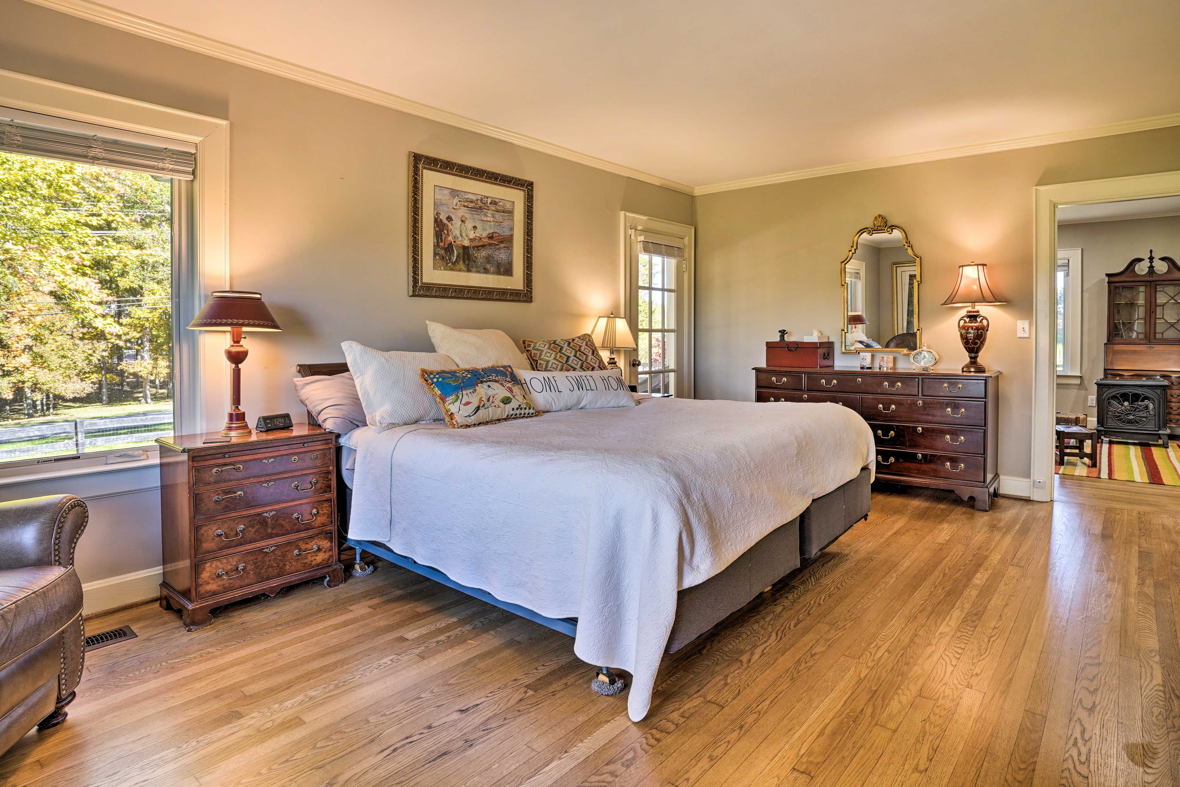 Bedroom 1 | En-Suite Lounge & Bathroom