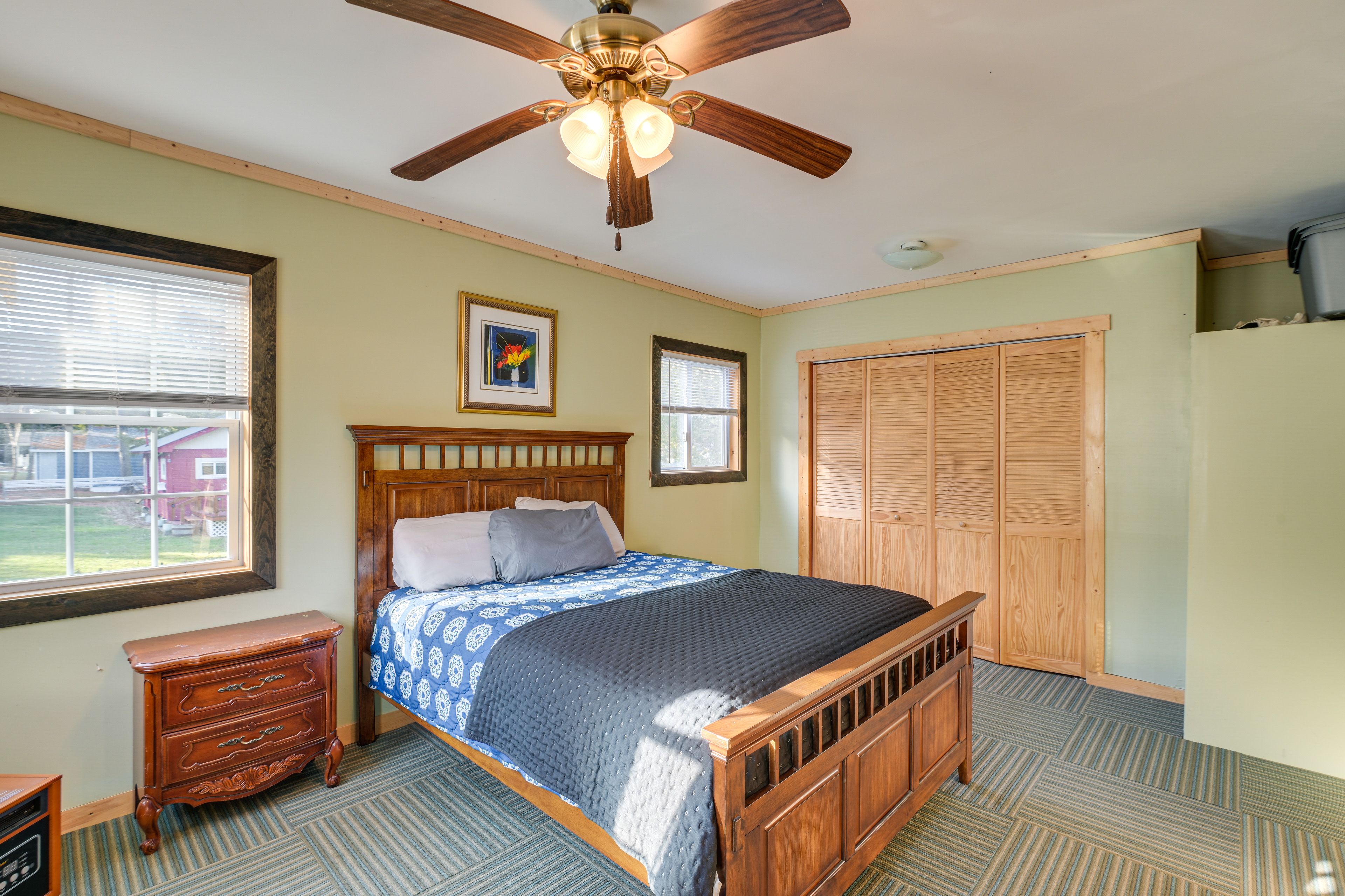 Bedroom 1 | Queen Bed | Flat-Screen TV | 1st Floor