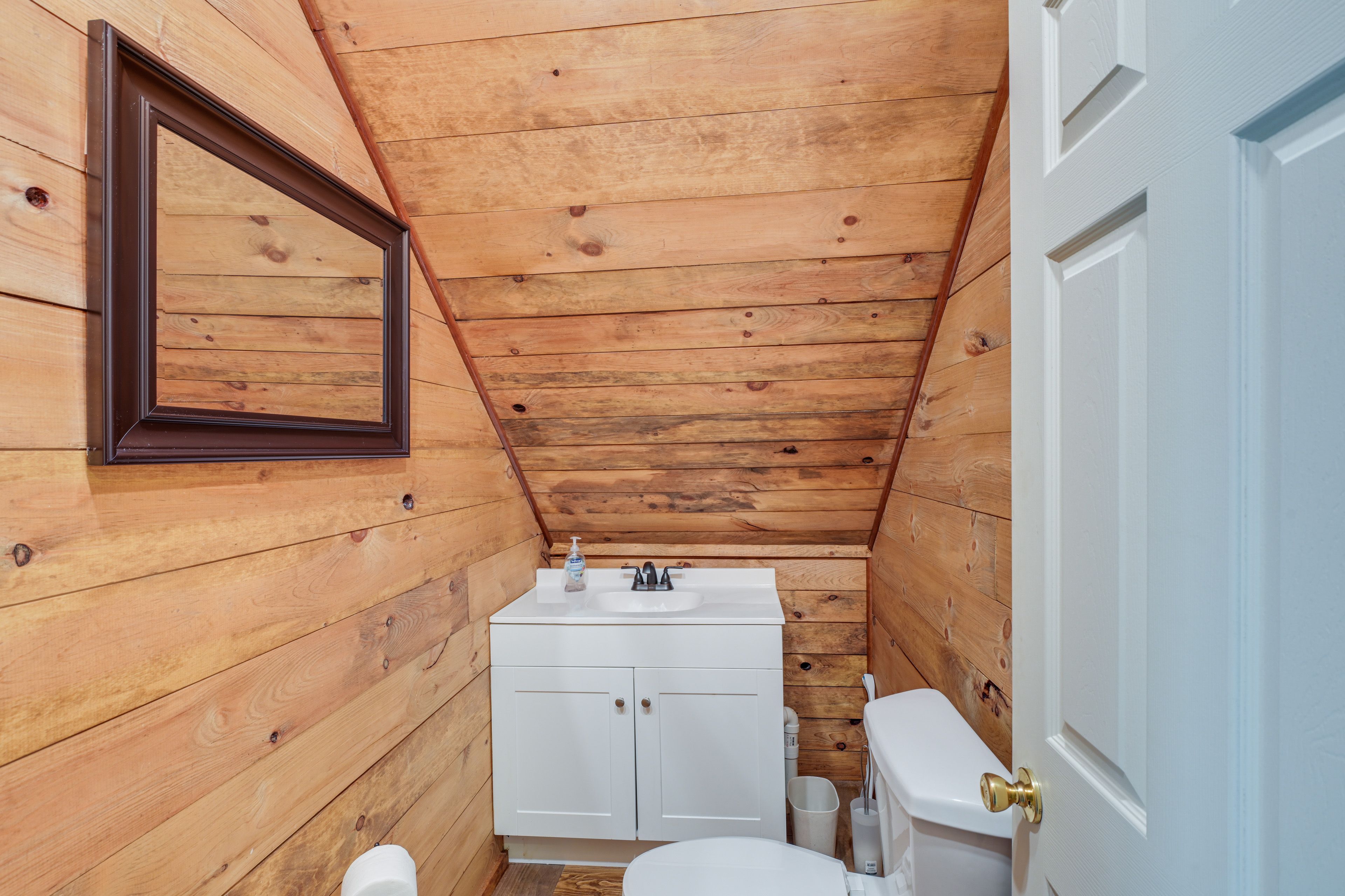 Half Bathroom | 2nd Floor