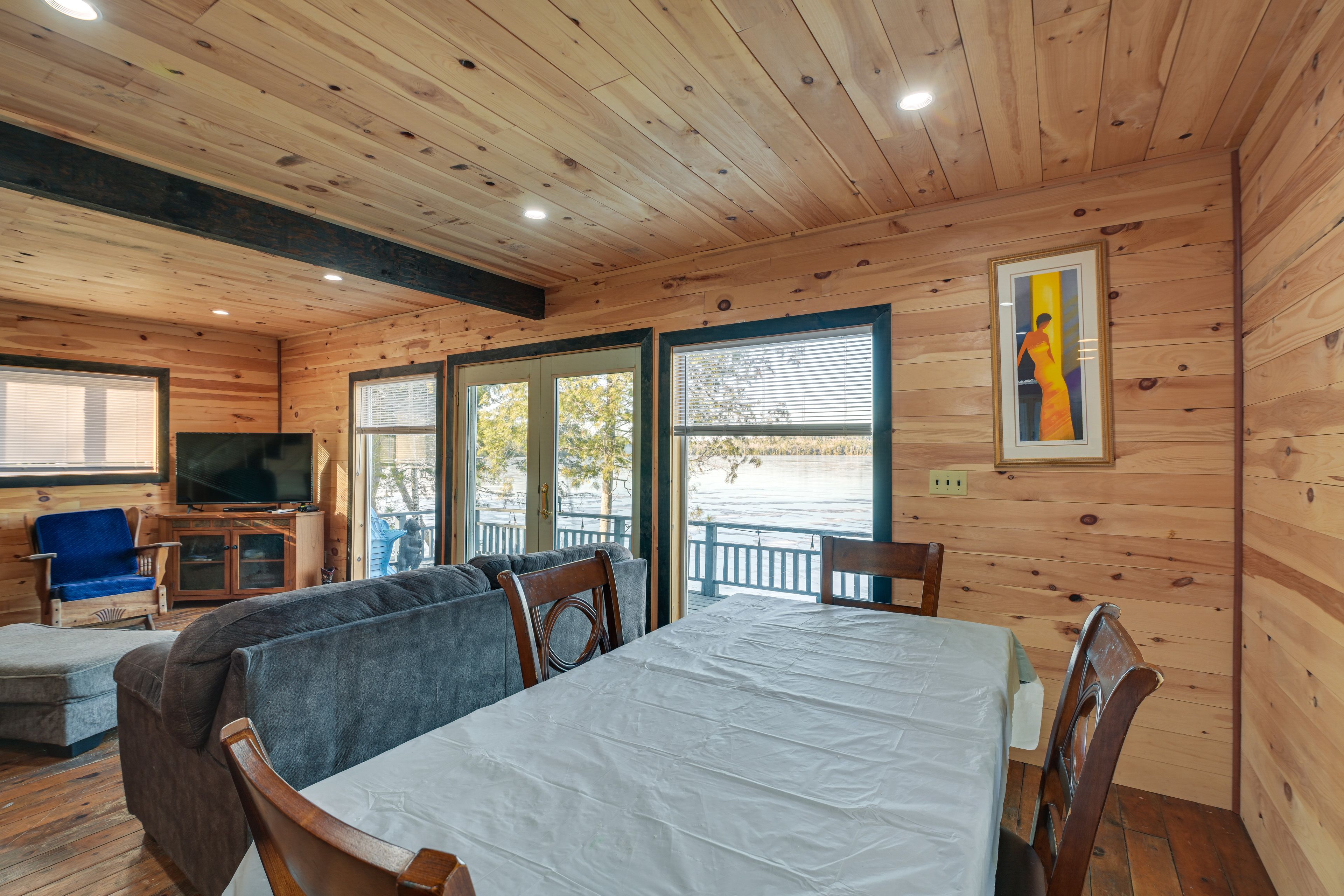 Dining Area | Dishware/Flatware Provided | Free WiFi