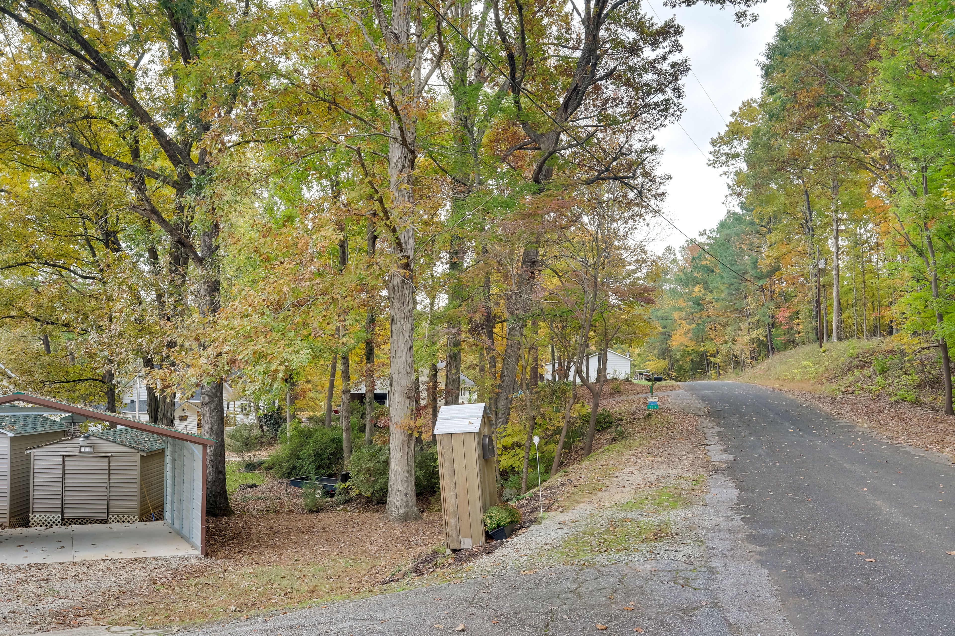 Exterior | Parking | Trailers/Boats Welcome