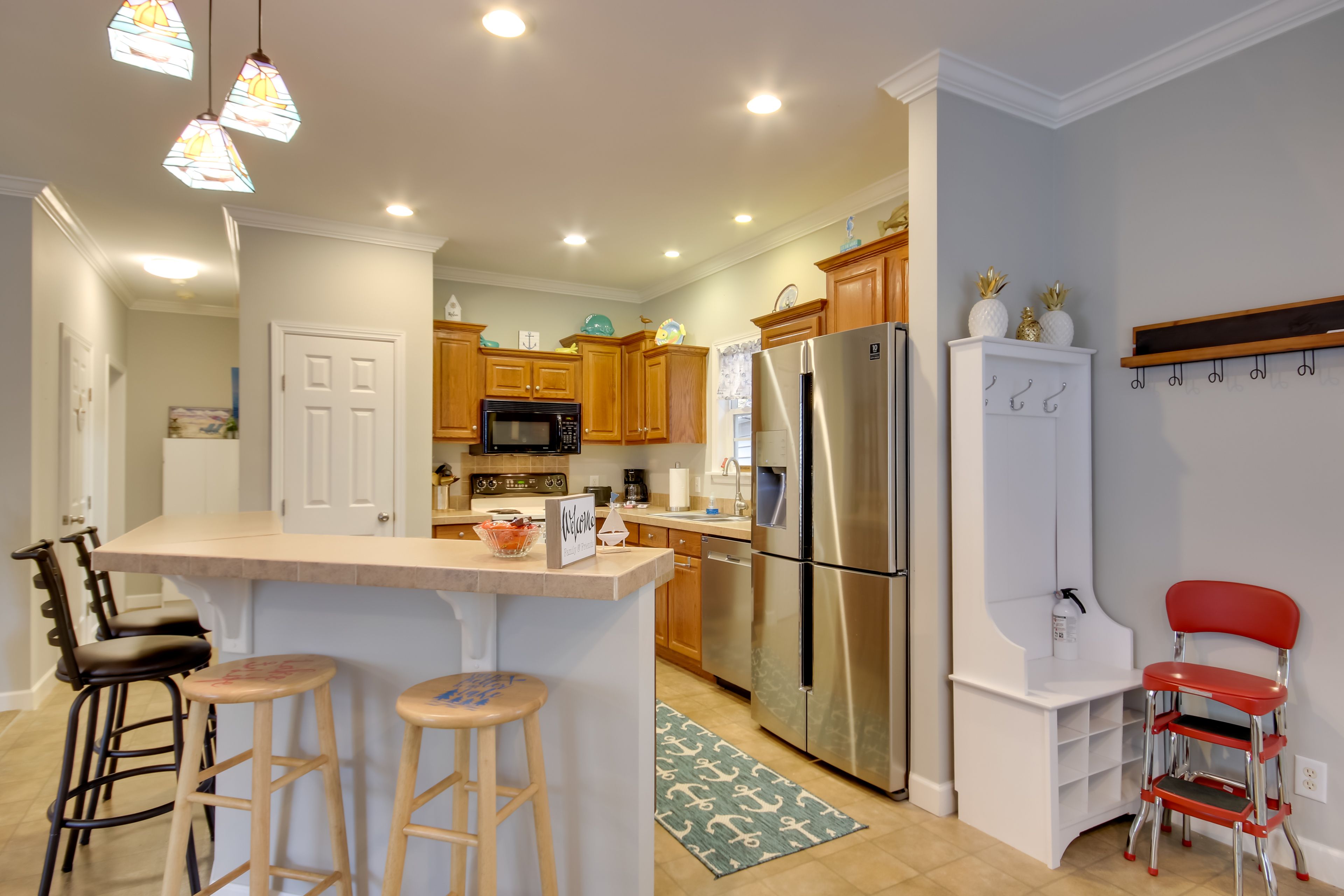 Kitchen | Coffee Maker | Toaster | Breakfast Bar