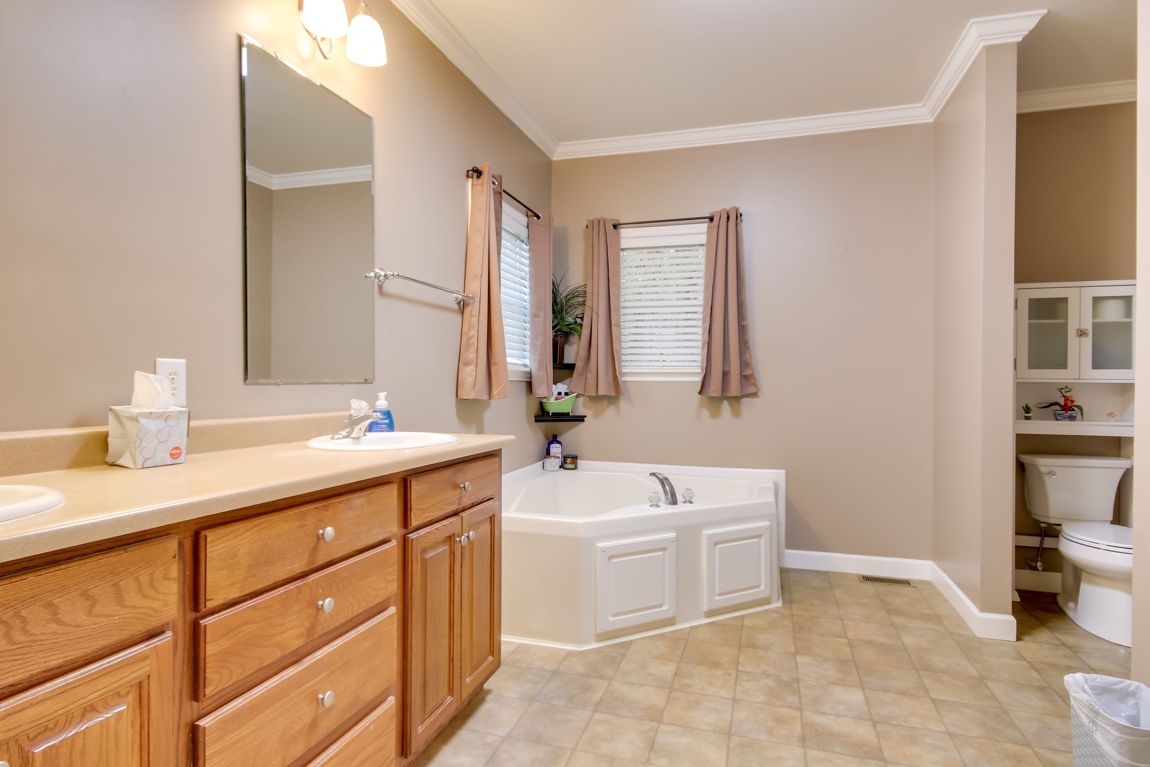 En-Suite Bathroom | Towels Provided | Soaking Tub