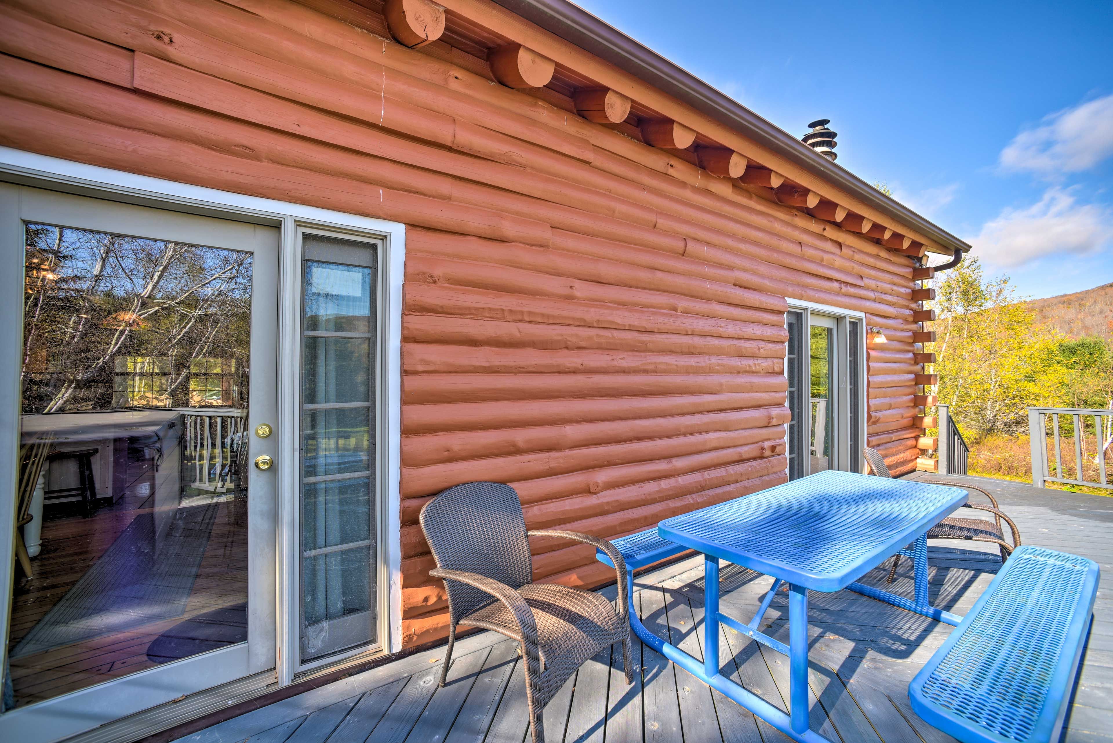 Deck | Gas Grill | Lounge Furniture | Fire Pit