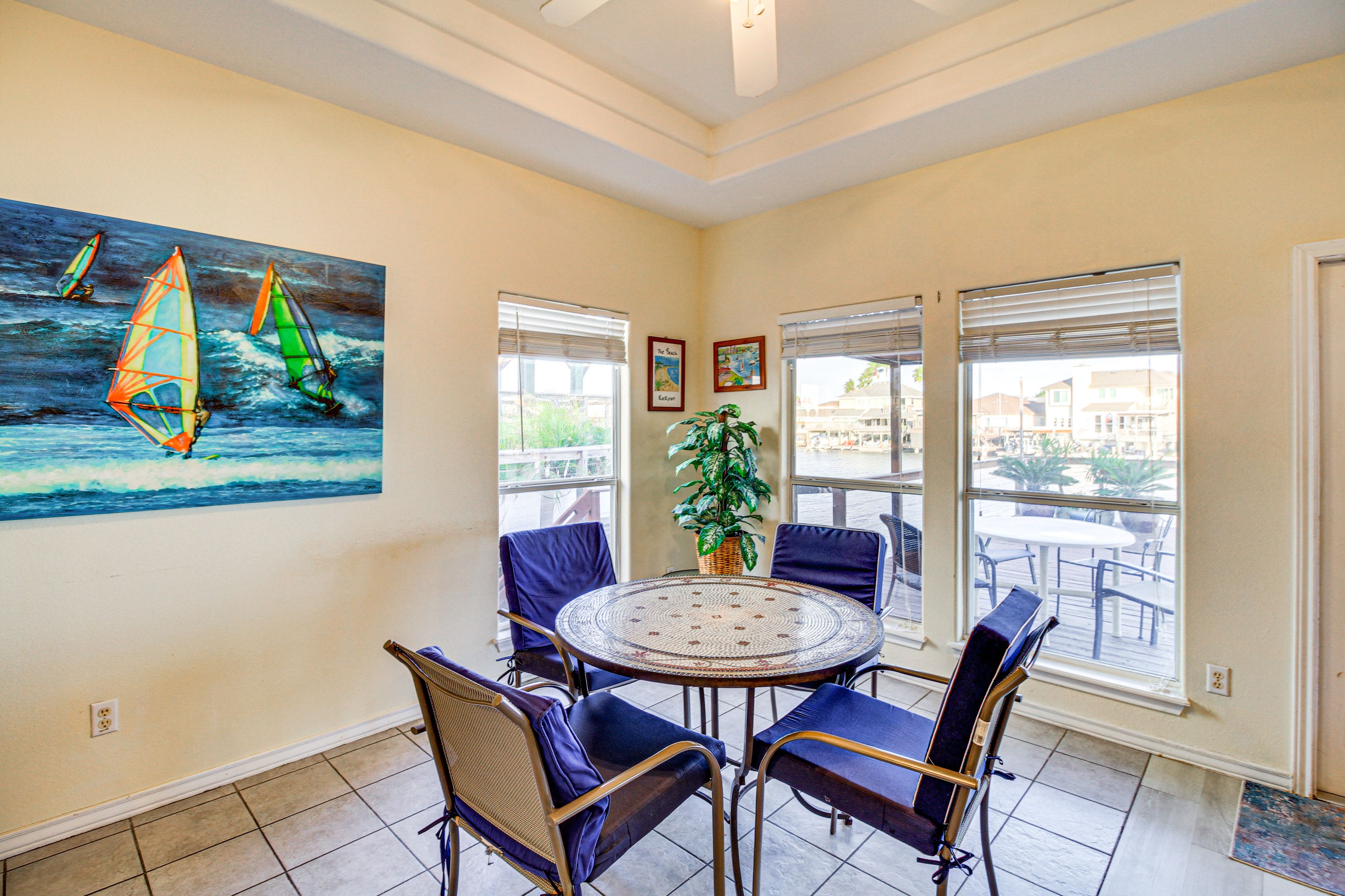 Dining Table | Dishware & Flatware