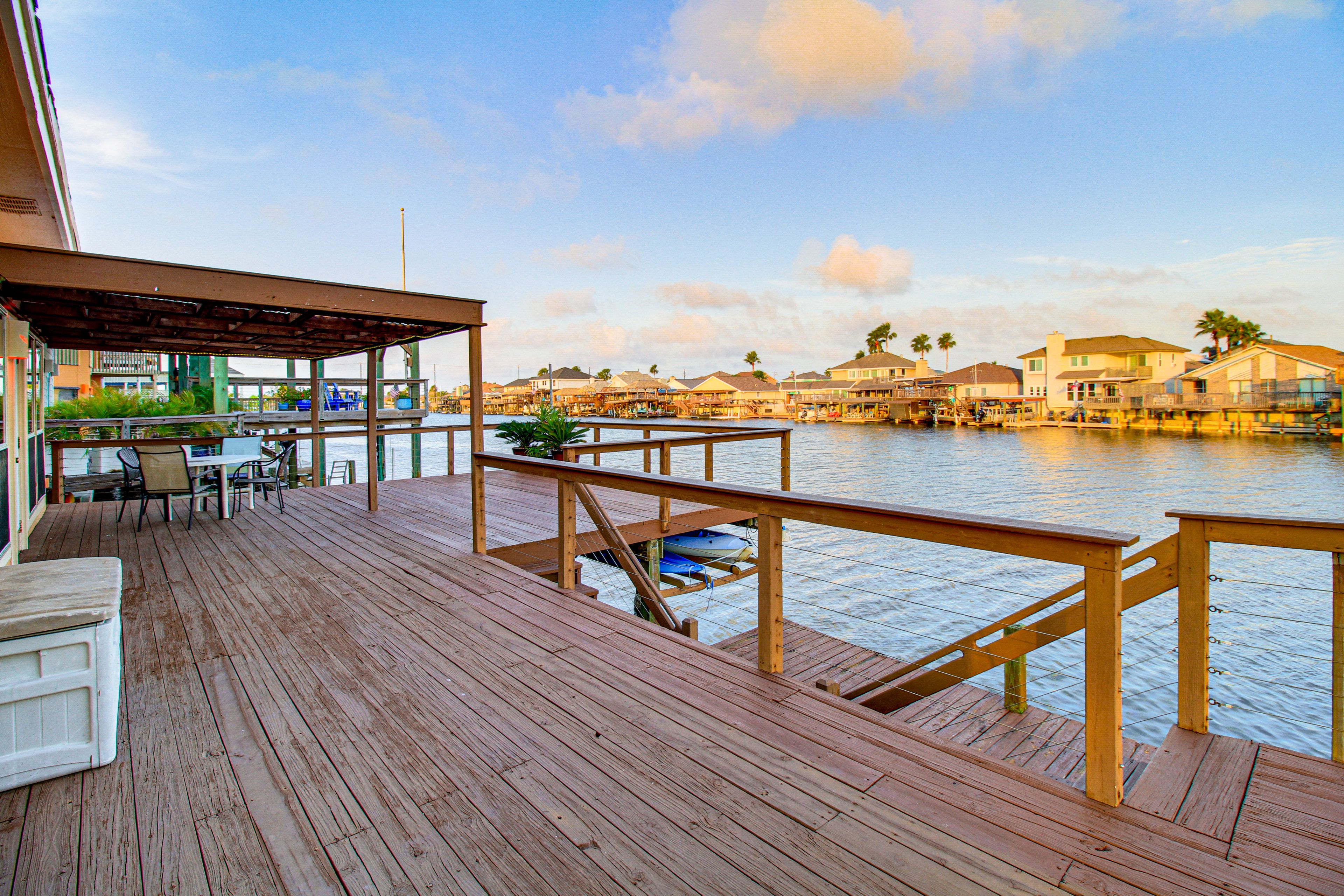 Corpus Christi Vacation Rental | 3BR | 2.5BA | 1 Step Required | 1,700 Sq Ft