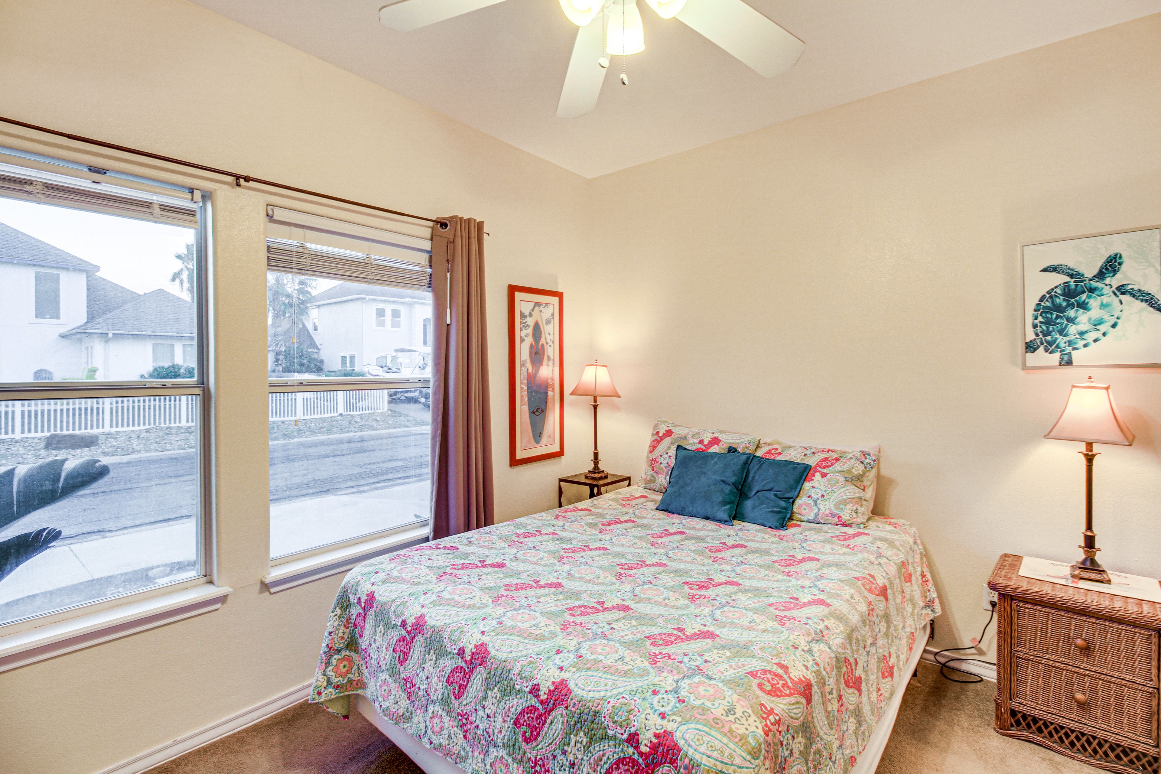 Bedroom 2 | Queen Bed