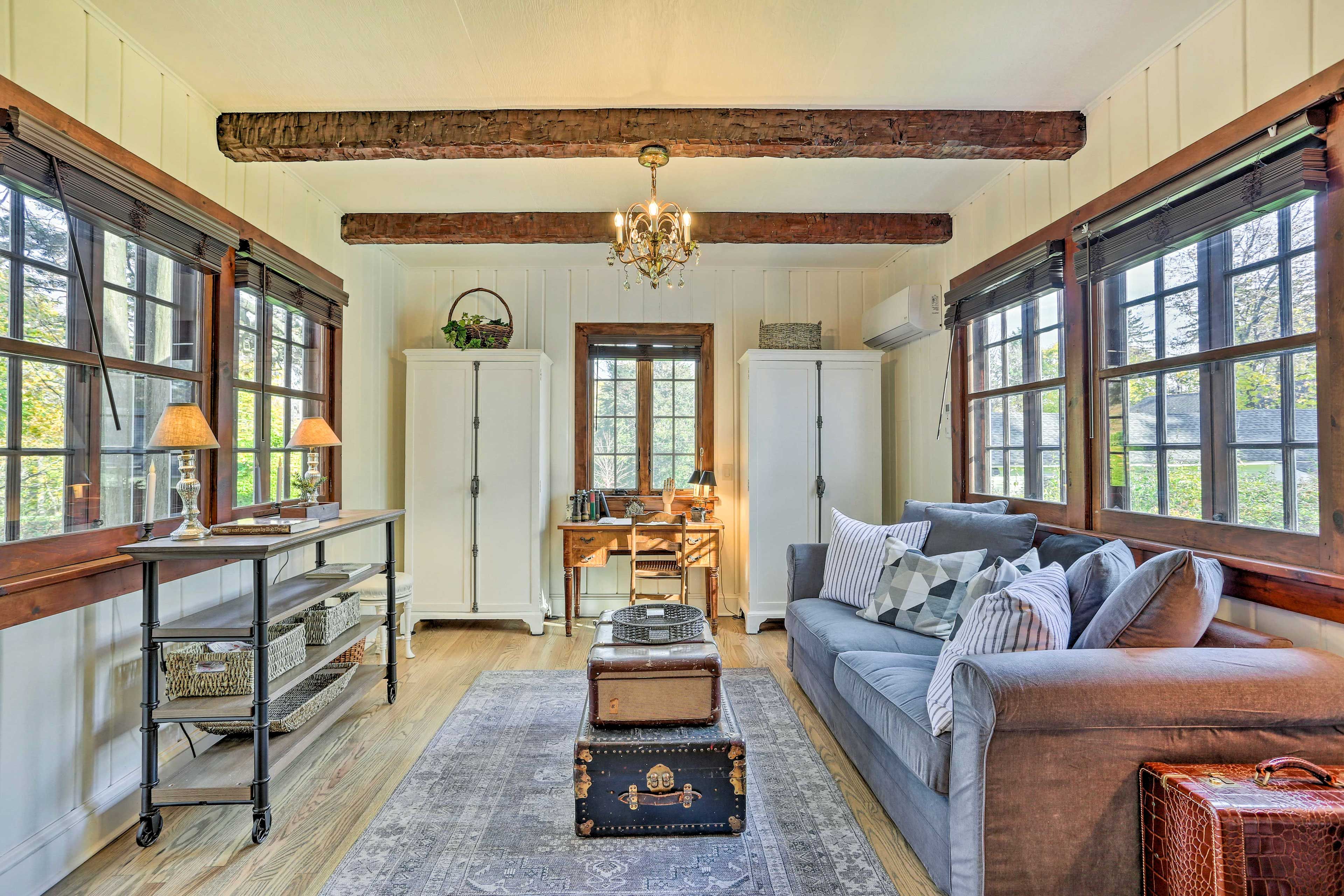 Back Living Area | Flat-Screen TV | Laptop Workspace