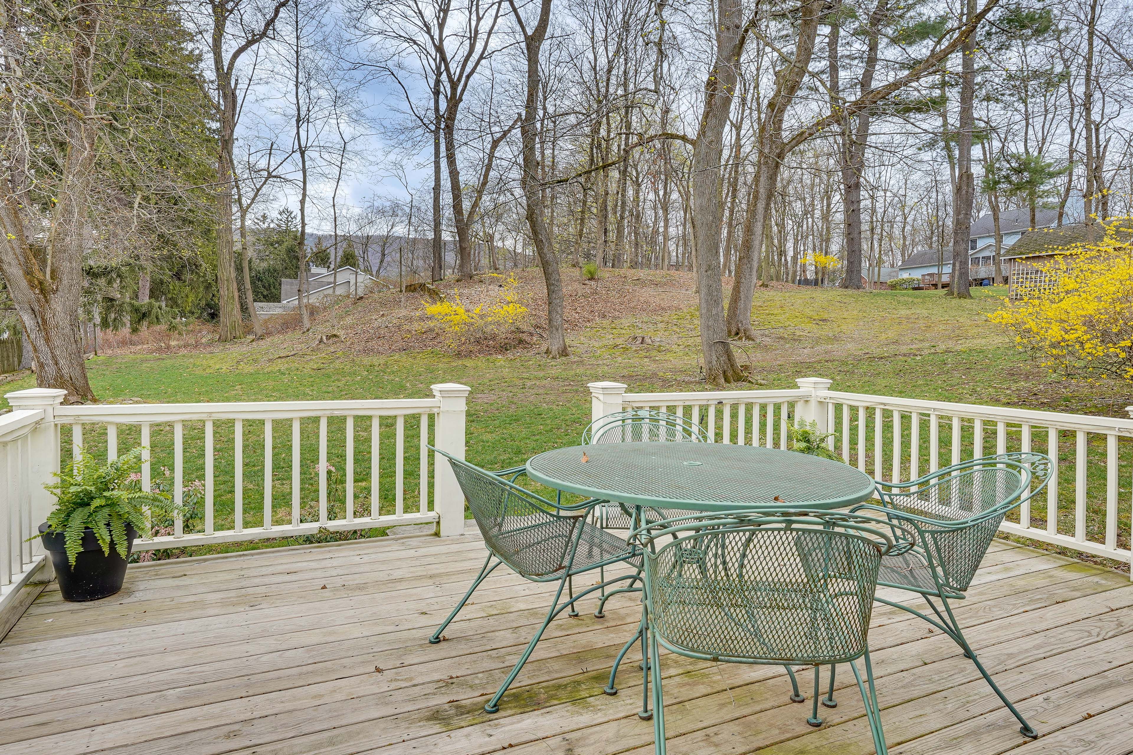 Cottage Exterior | Furnished Deck | Dining Area