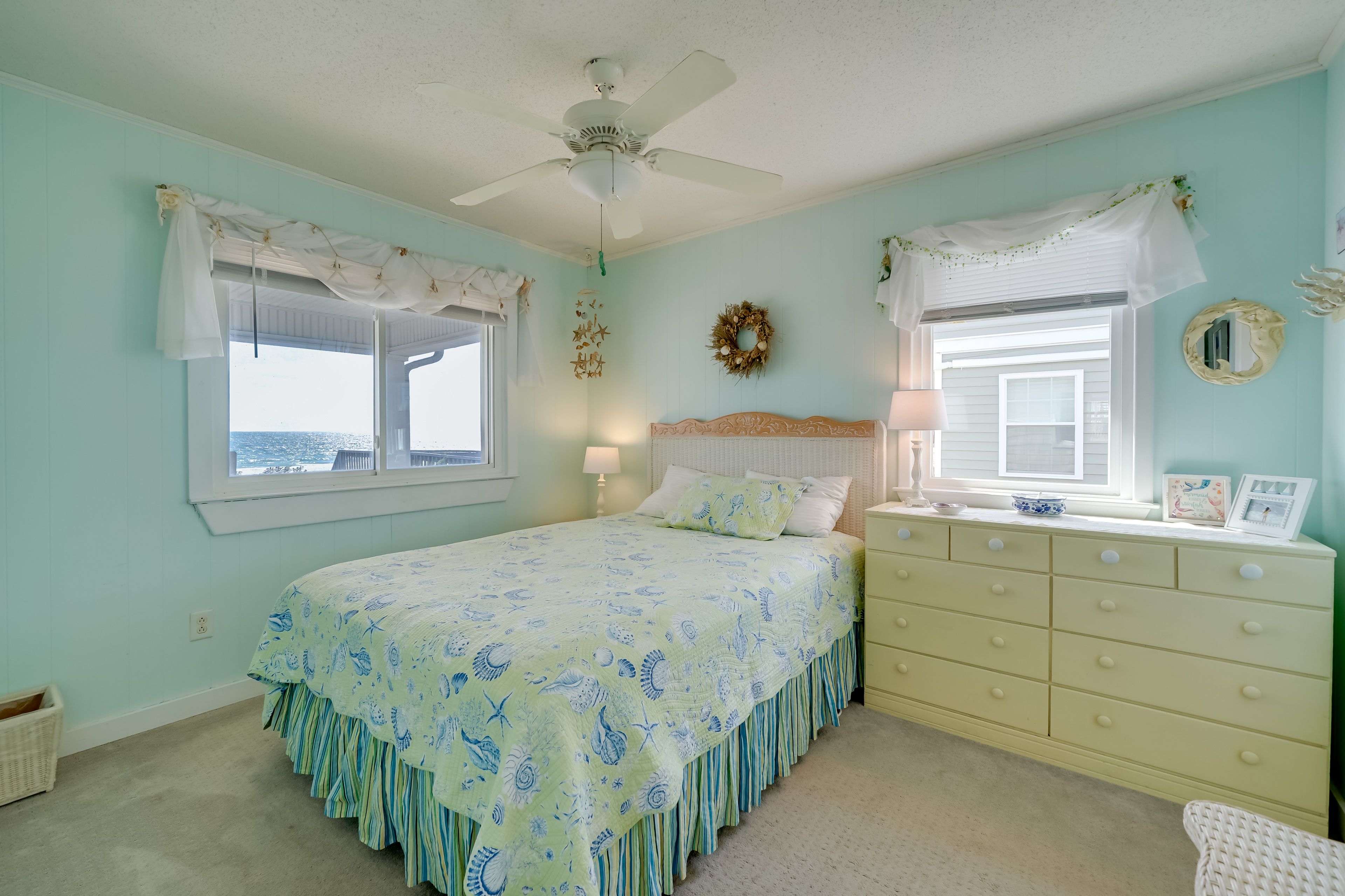 Bedroom 2 | Queen Bed