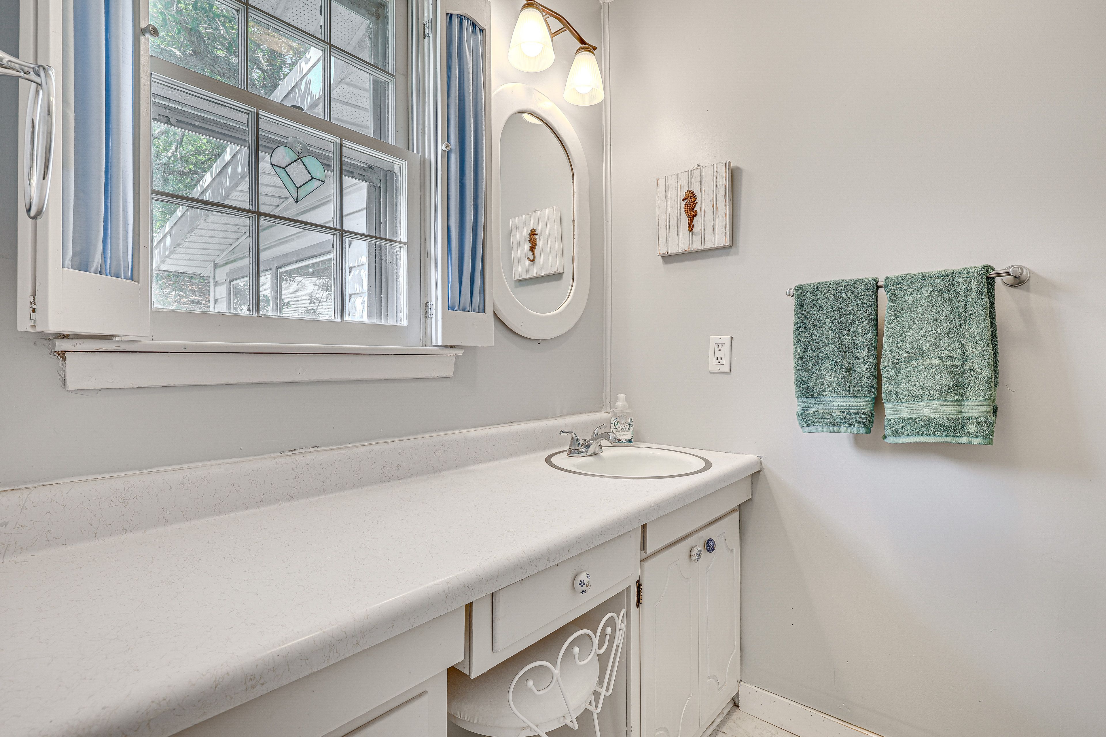 En-Suite Bathroom | Towels Provided