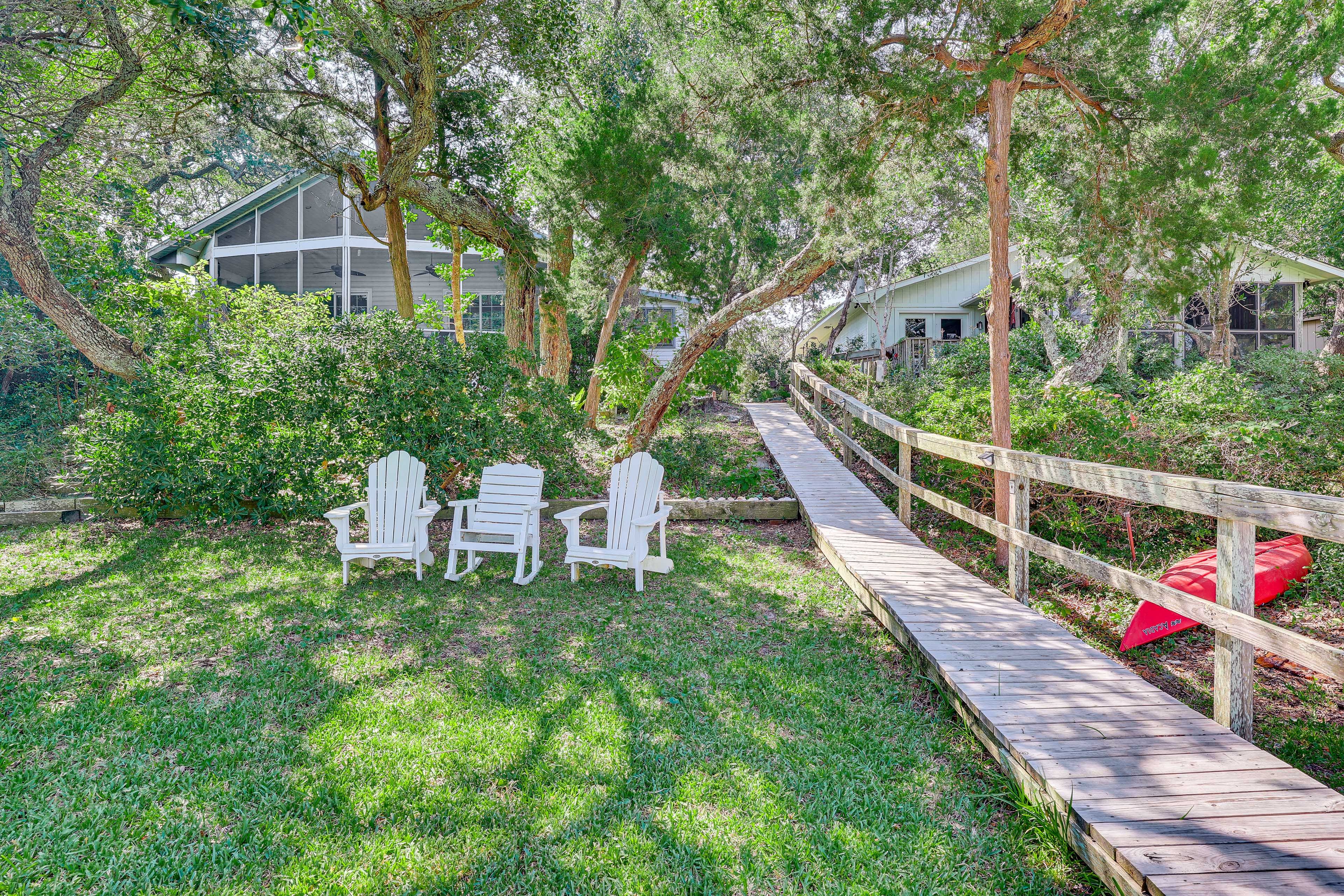 Private Yard w/ Seating