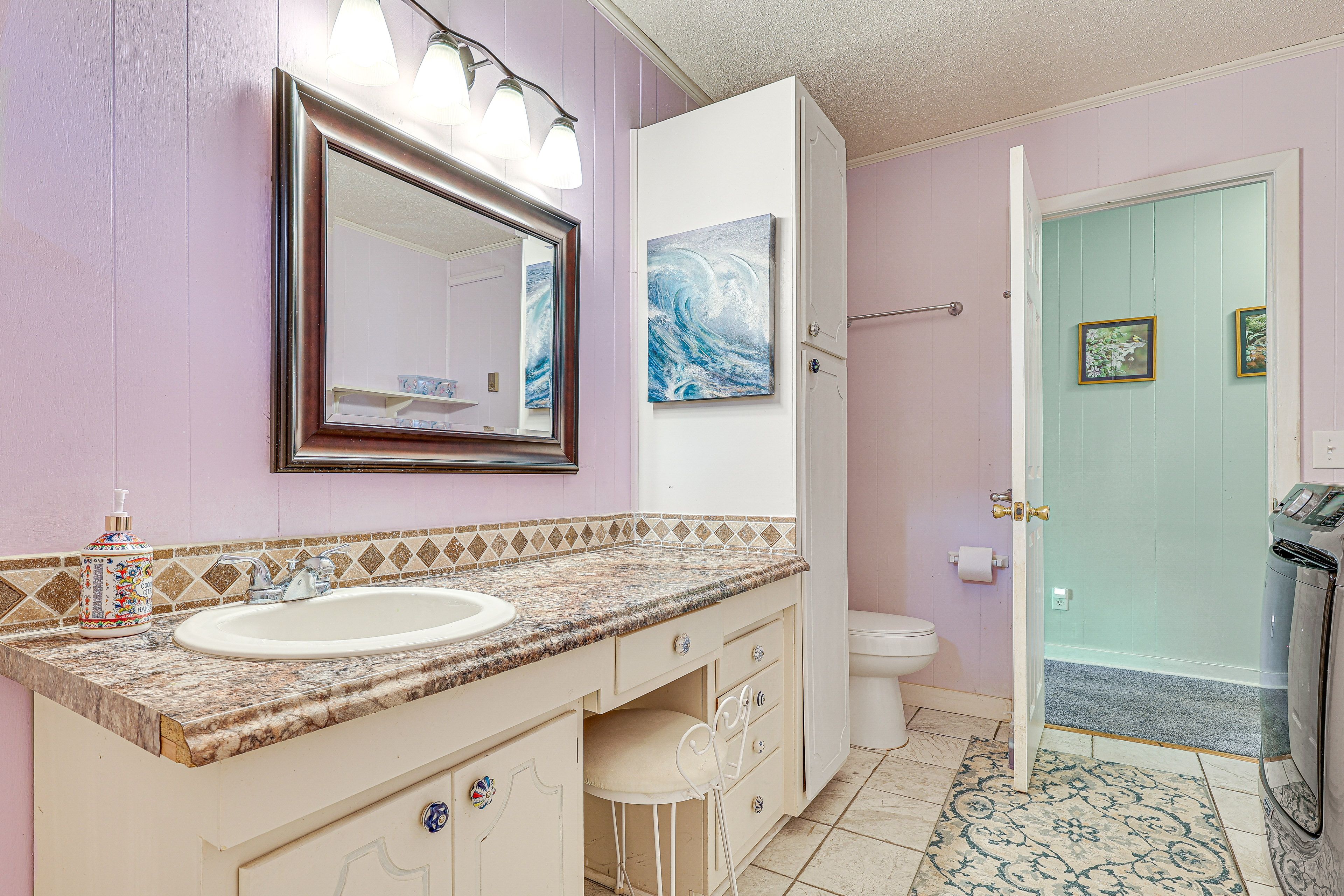 Full Bathroom | Washer & Dryer