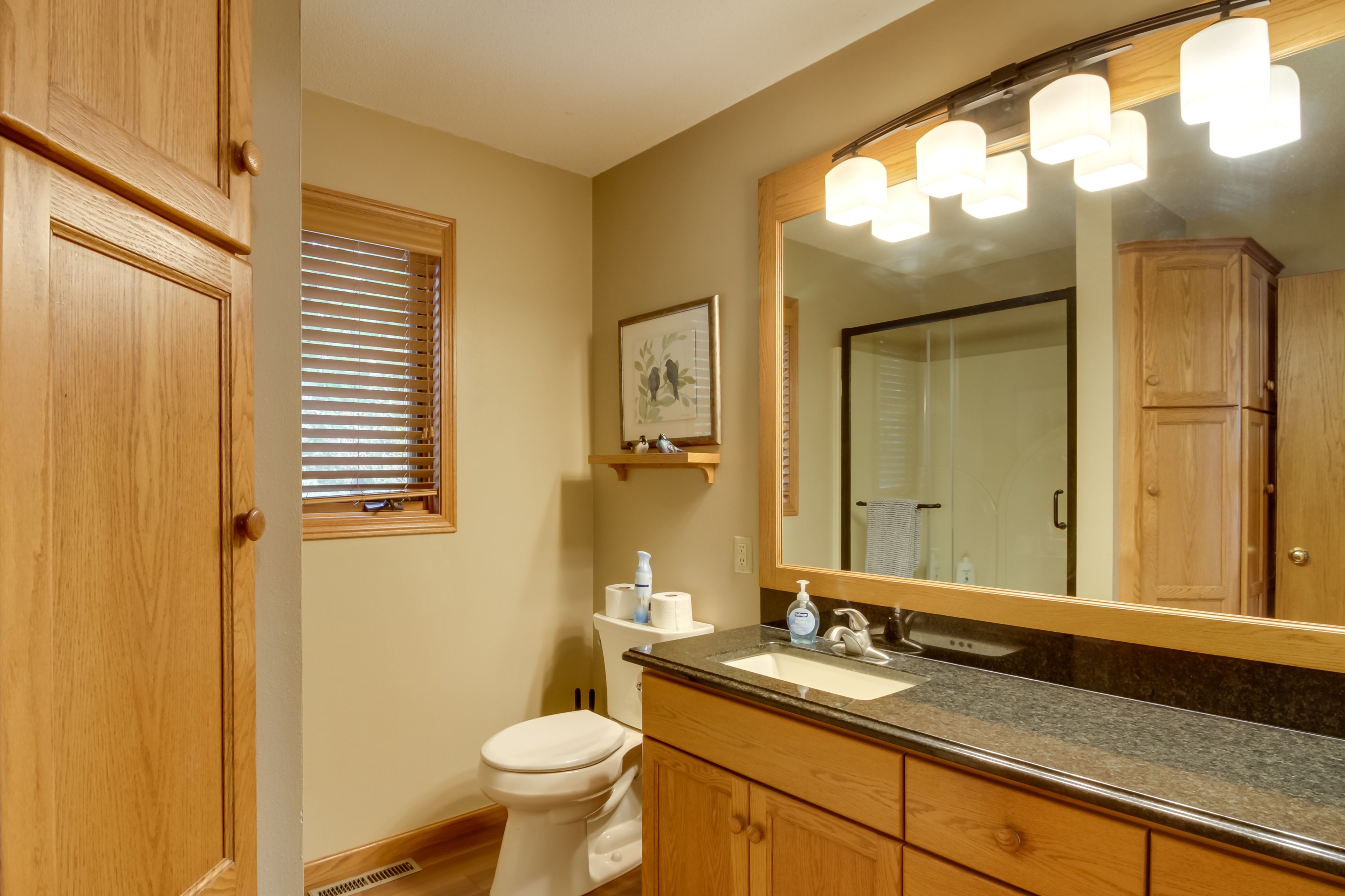 Full Bathroom | Complimentary Toiletries | Towels Provided | Entry Level