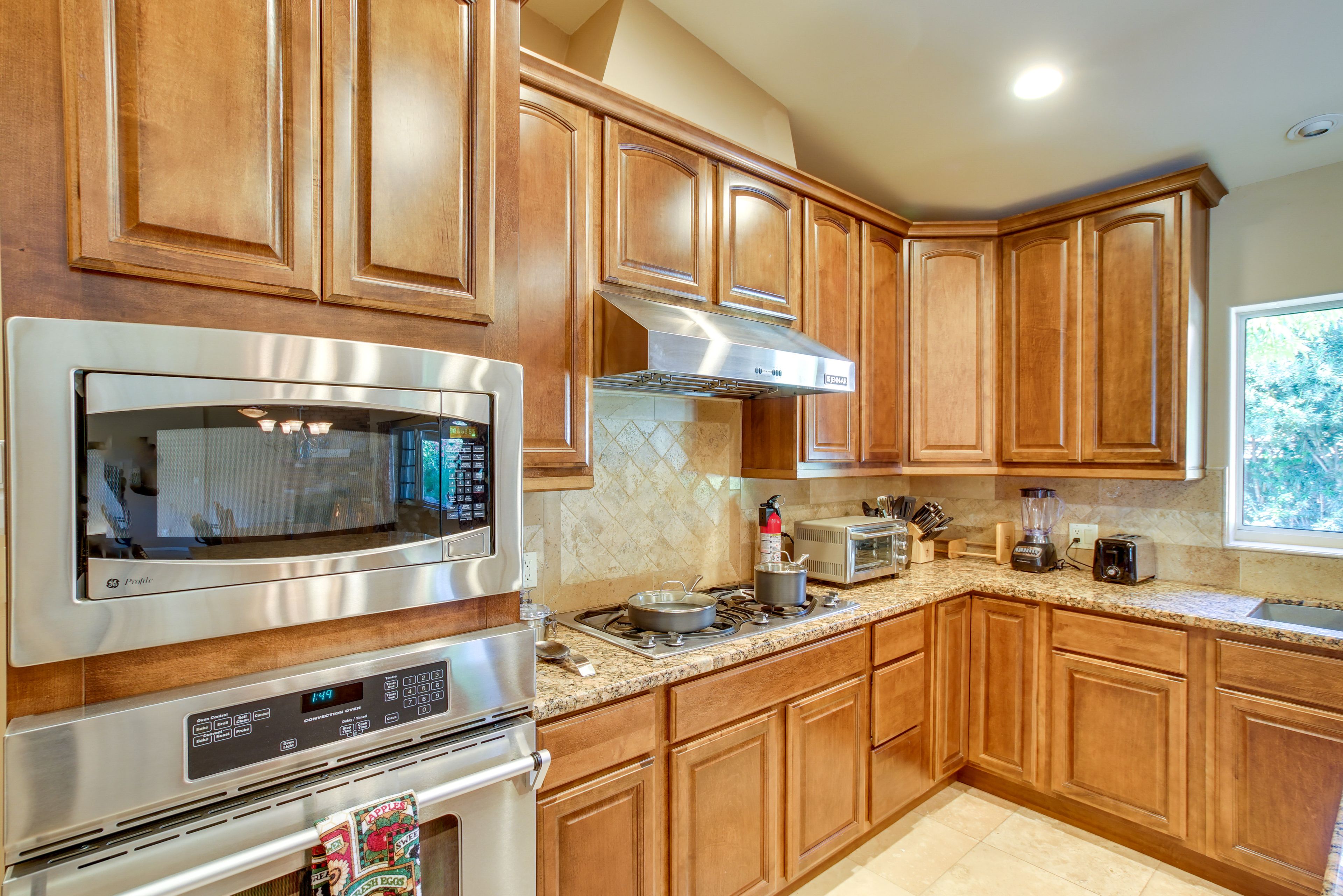 Kitchen | Fully Equipped w/ Cooking Essentials