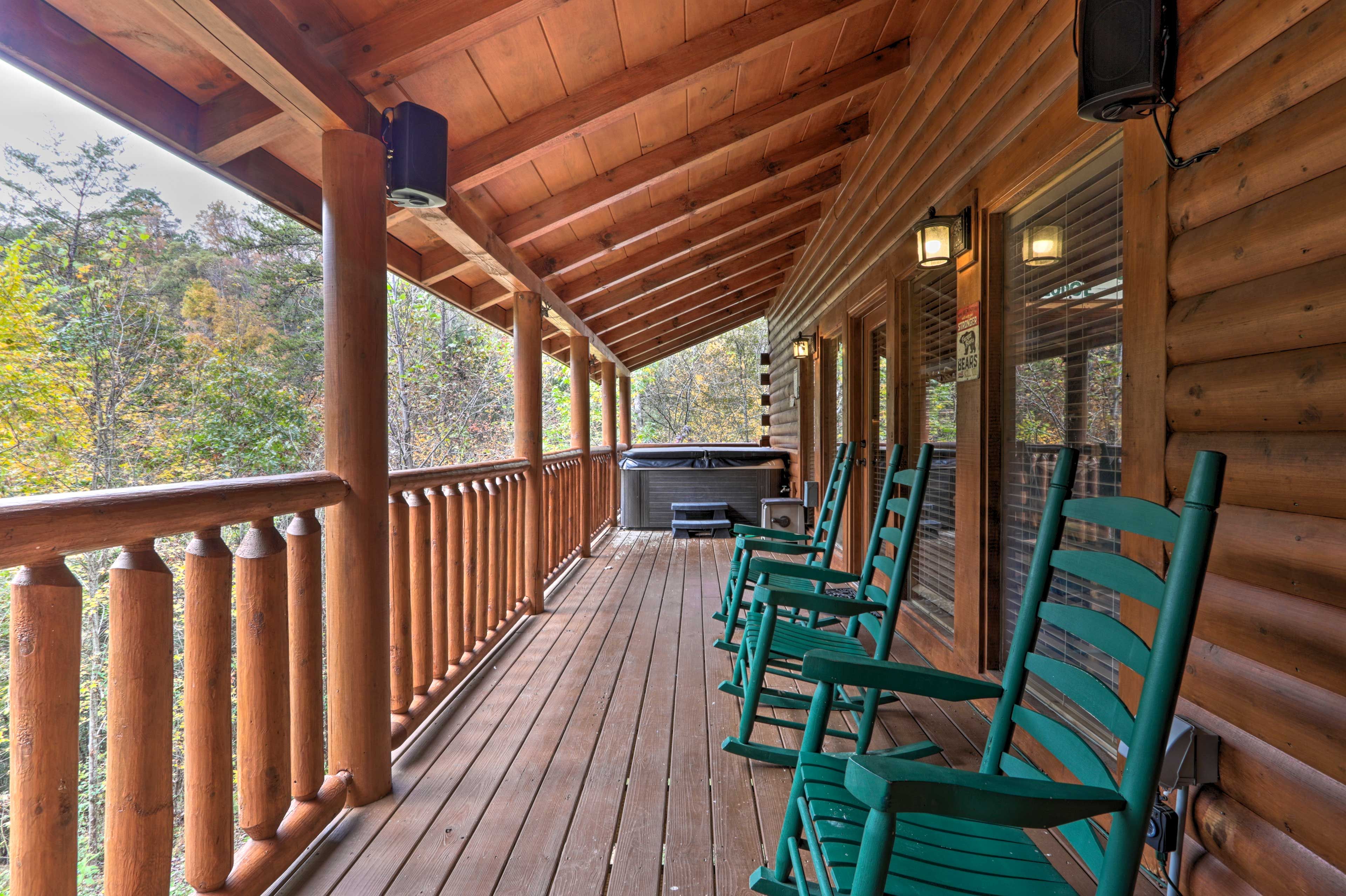 Deck | 2,050 Sq Ft | 1 External Security Device