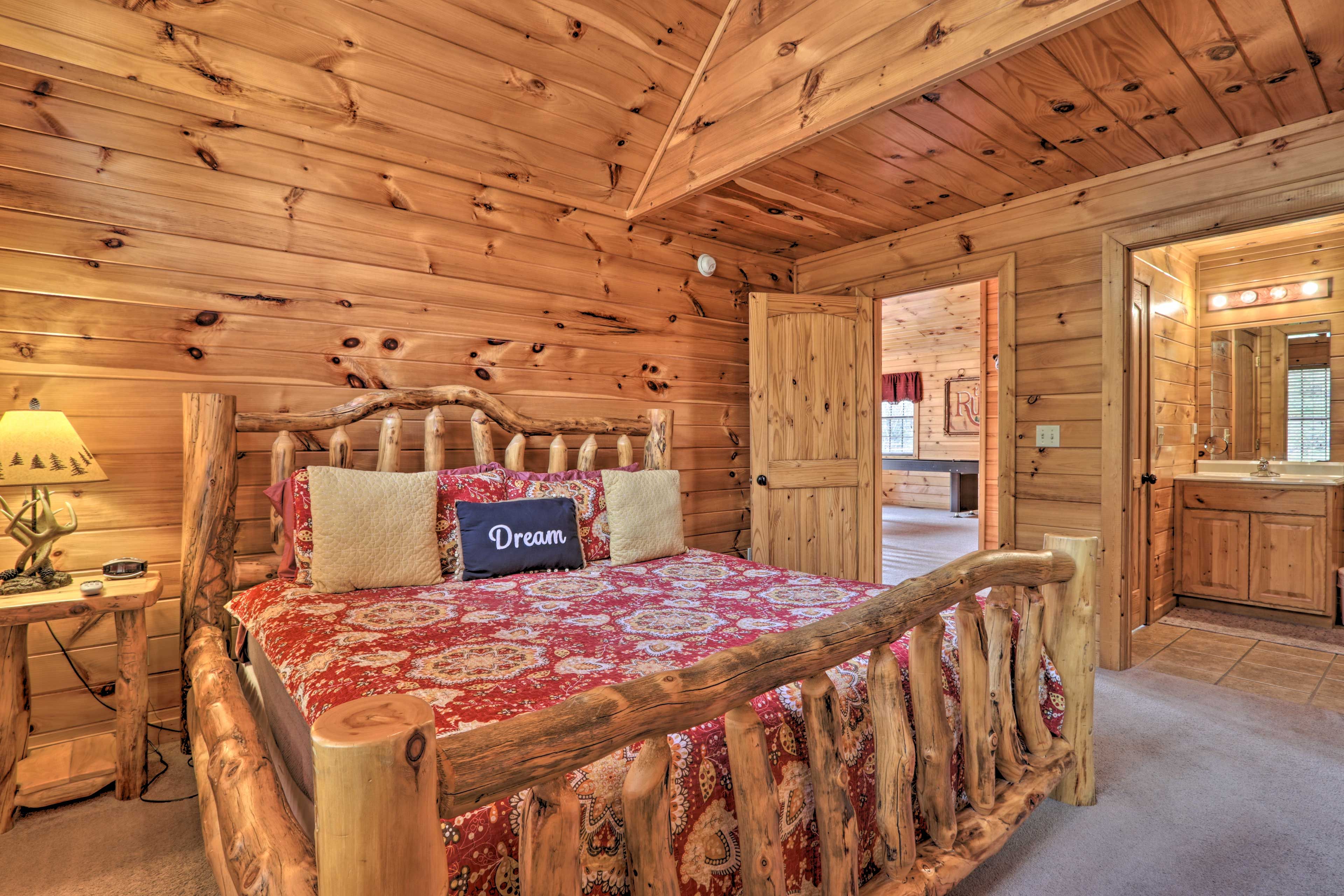 Bedroom 2 | King Bed | En-Suite Bathroom