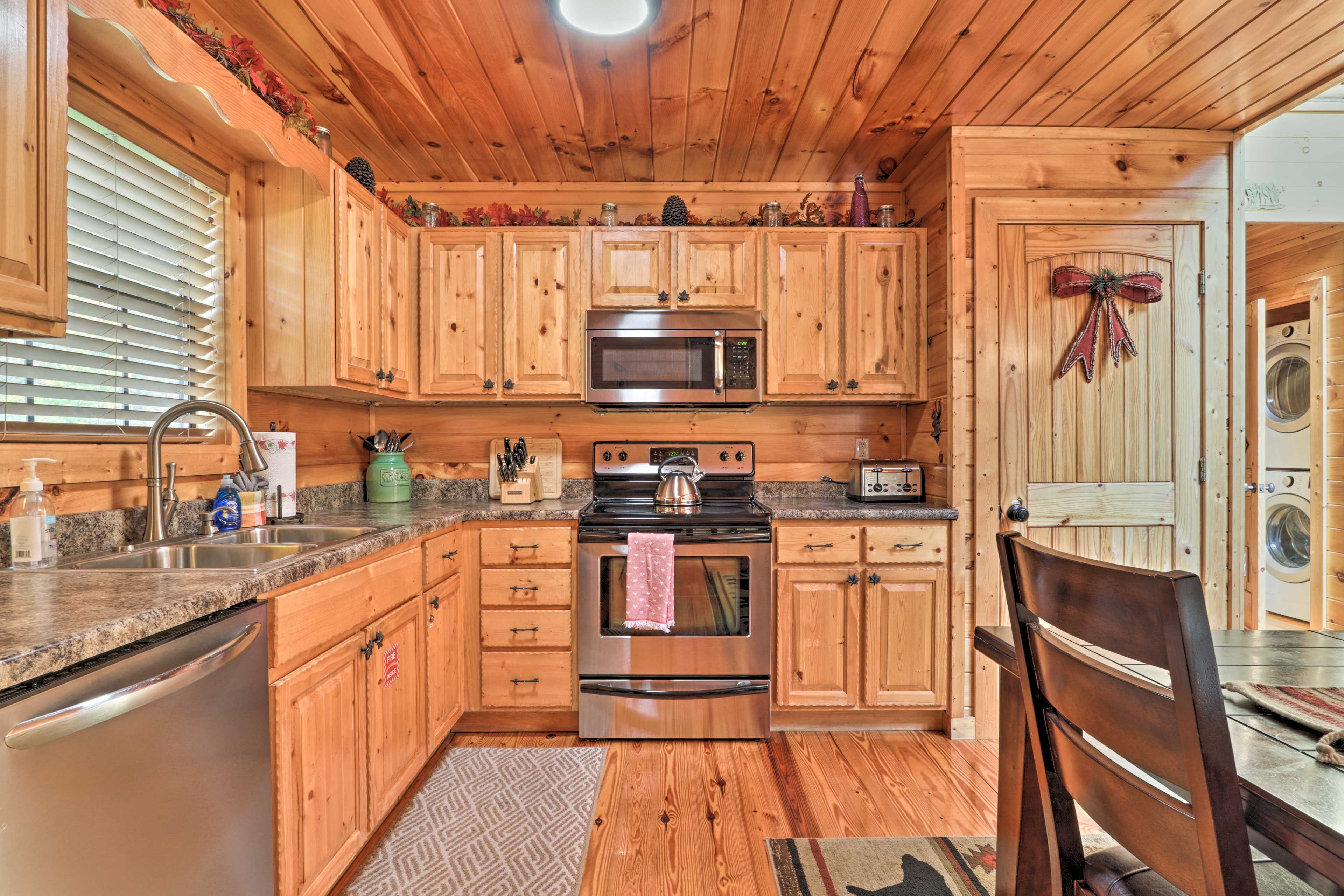 Fully Equipped Kitchen | Main Floor