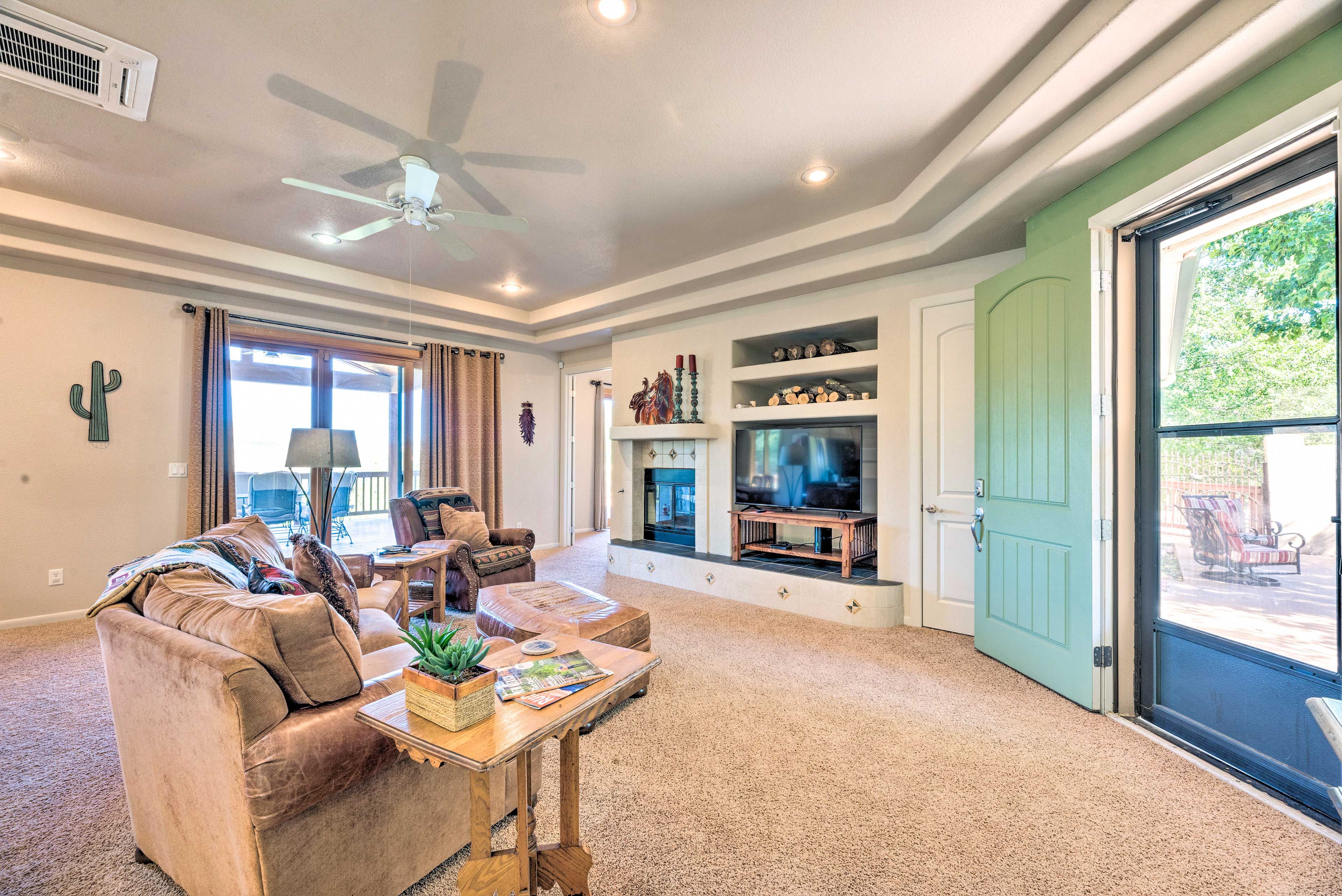 Living Room | Smart TV w/ Cable