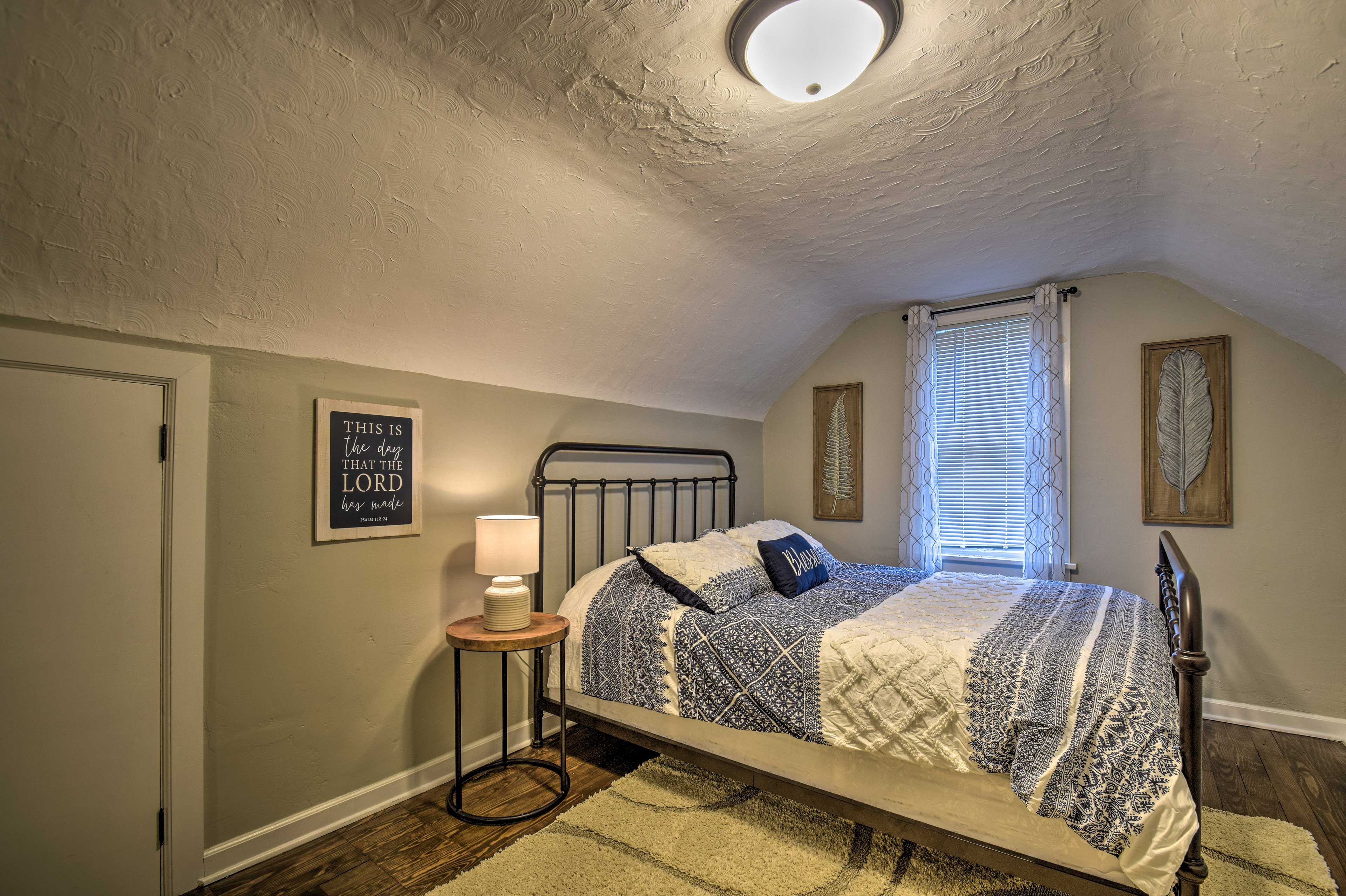 Bedroom 2 | 2nd Floor | Queen Bed