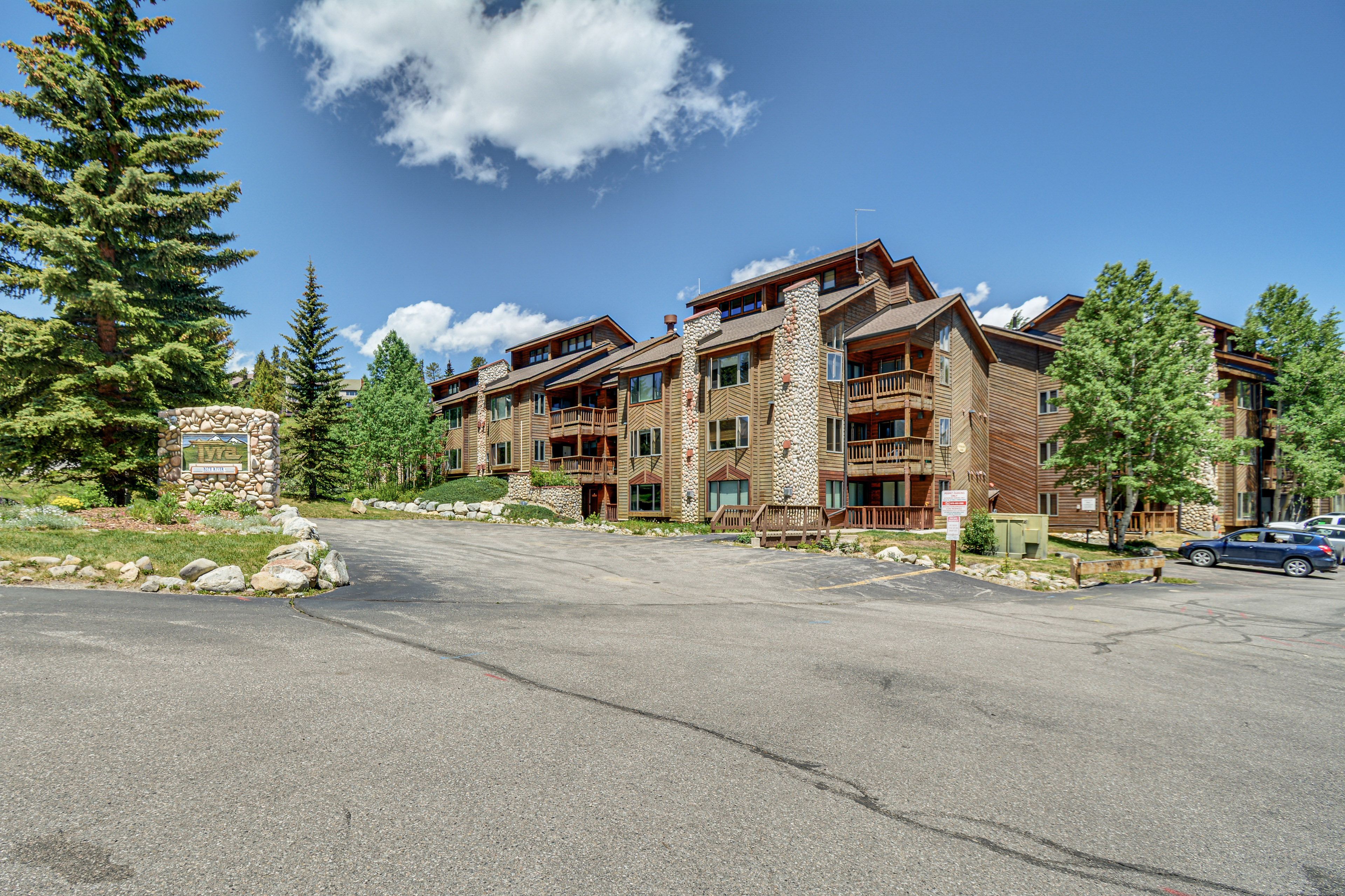 Tyra Summit II Resort | Community Lot (2 Vehicles)
