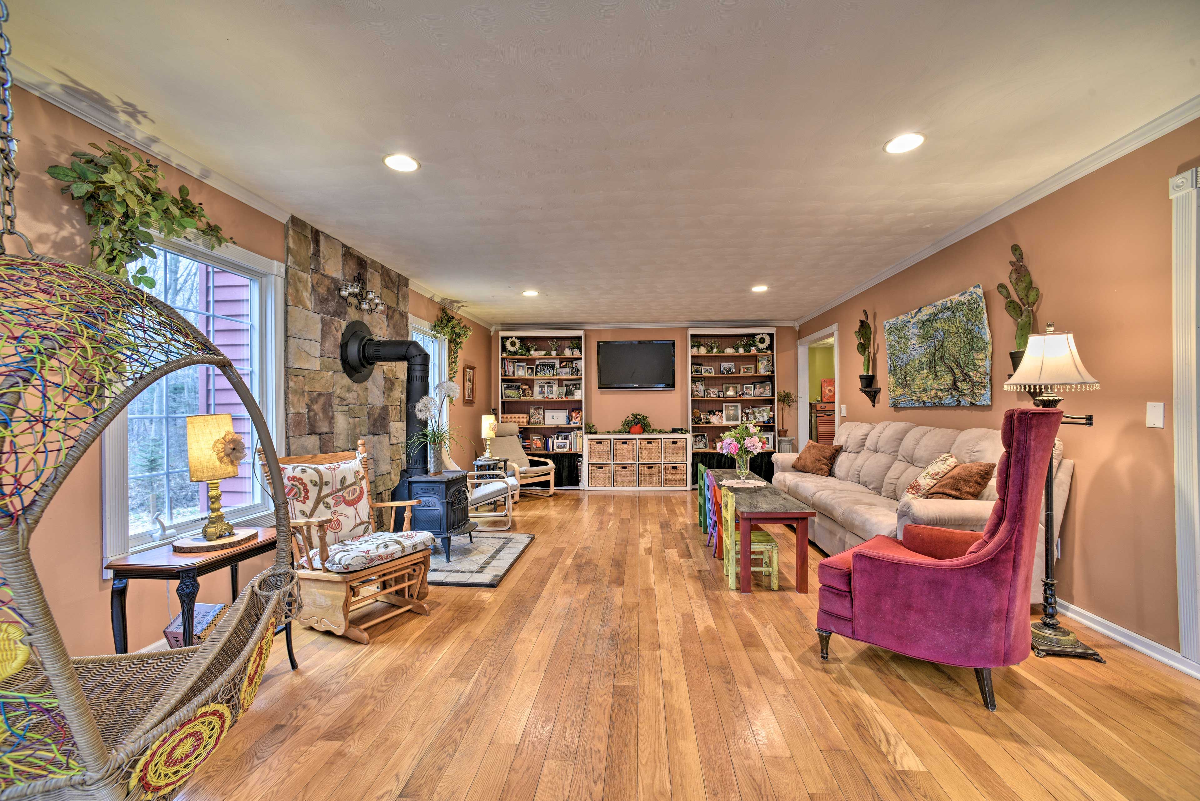 Living Room | Keyless Entry | Wheelchair Accessible