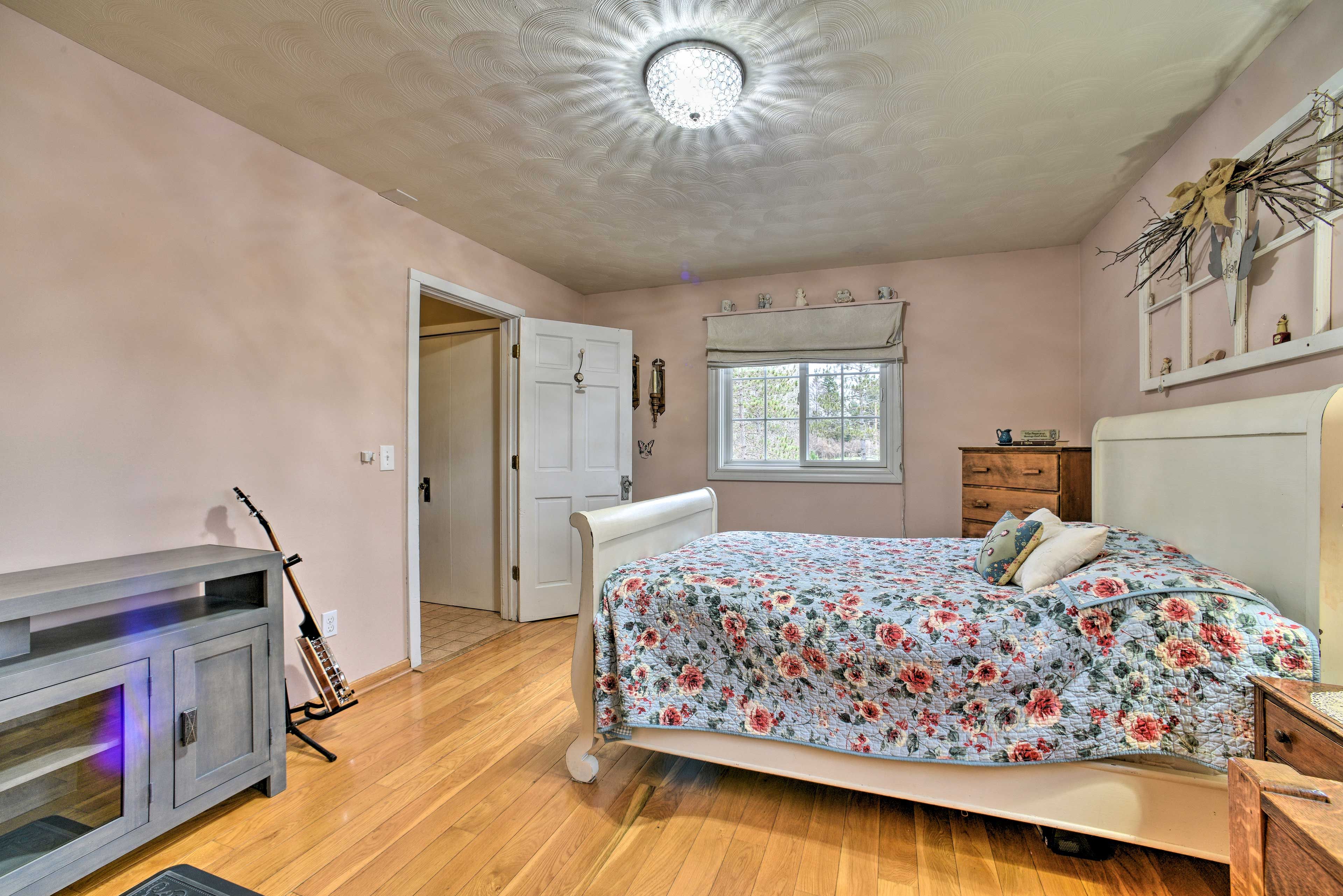 Bedroom 1 | Linens Provided